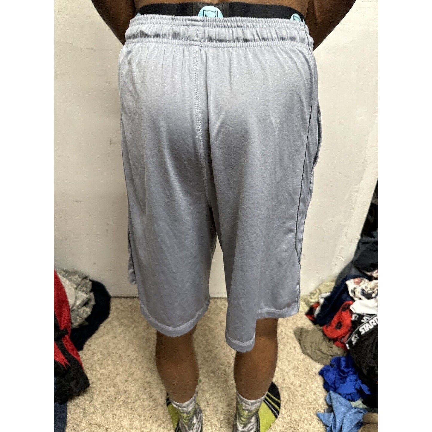 Men’s Gray Medium Under Armour Shorts Loose With Pockets