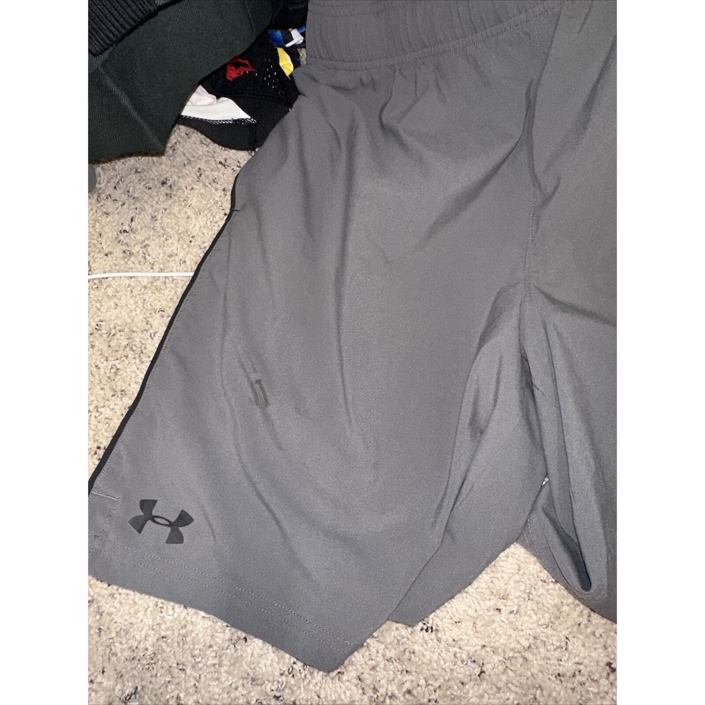 Men’s Large Under Armour Gray Shorts With Pockets Athletic