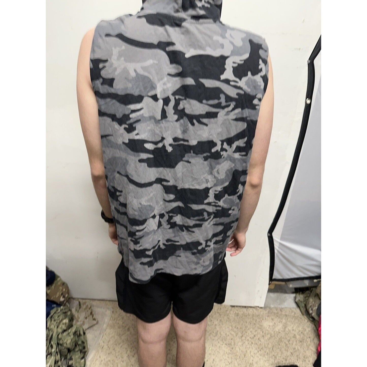 Teen boys 2XL Grey Hoodie Jurassic Park Sleeveless