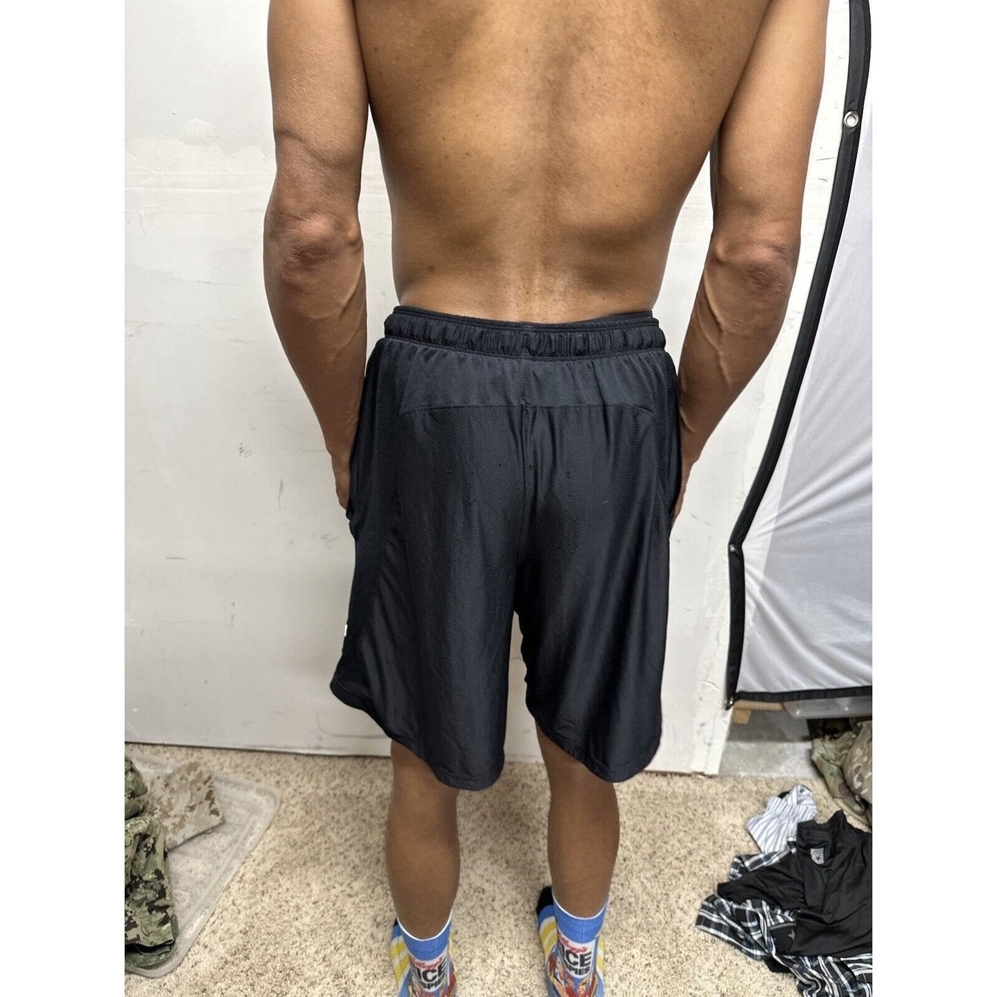 Men’s Under Armour Black Large Shorts Athletic With Pockets