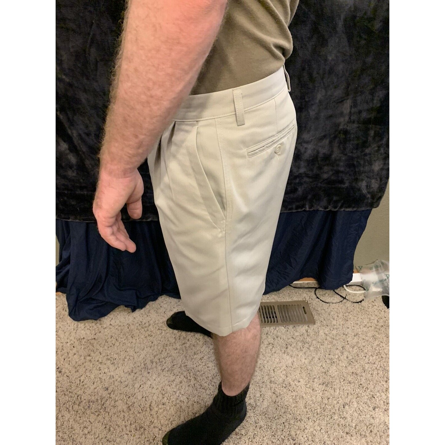 Dockers Golf Shorts Mens Tan/khaki Size 34 Stretch Material-Pleated Relax Fit