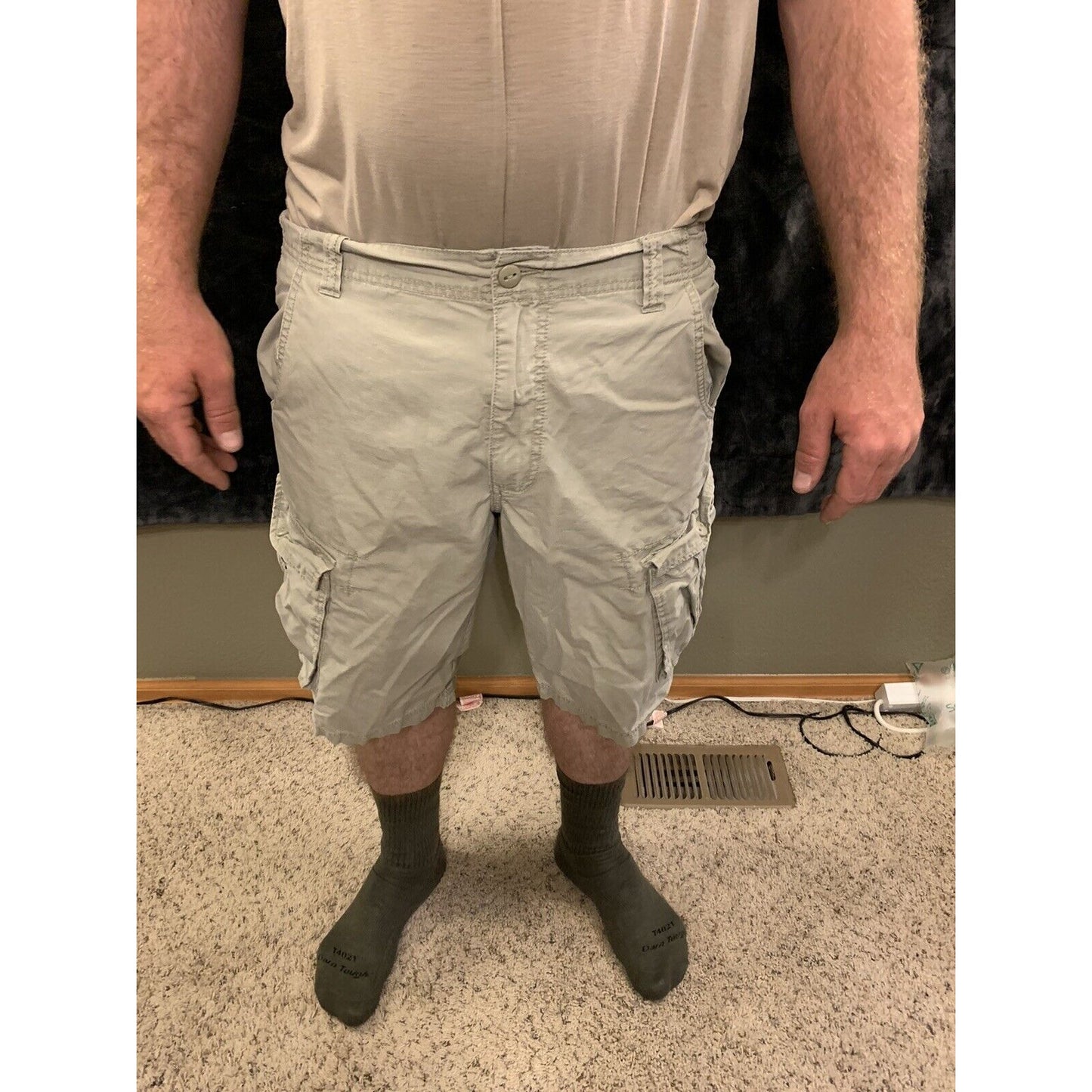 Calvin Klein Jeans cargo shorts size 34 6 pockets. Grey color