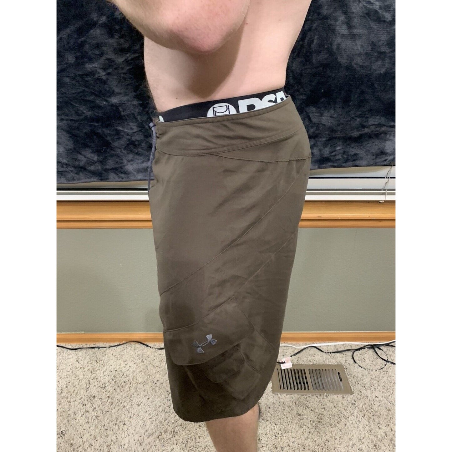 Men’s Under Armour Dark Brown Board Shorts Size 34