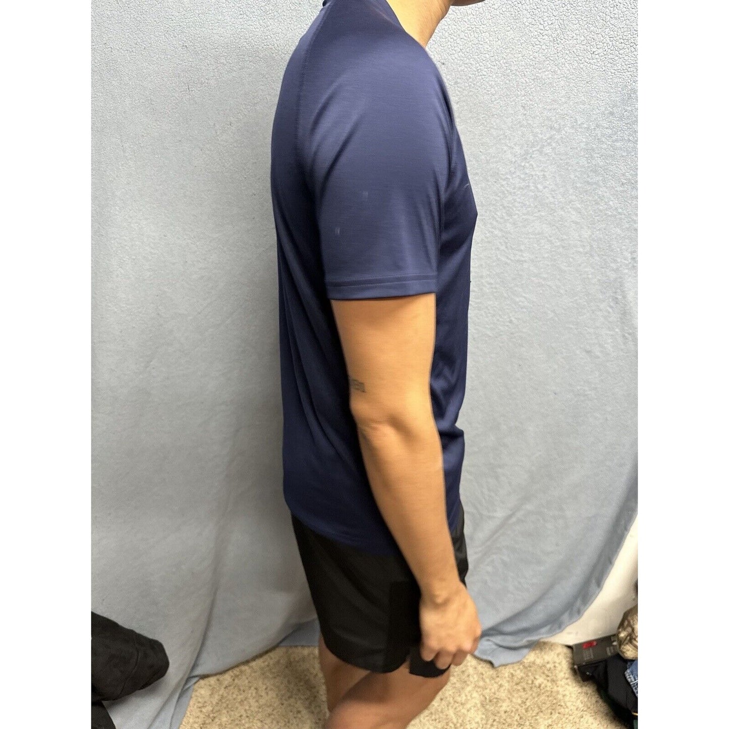 Men’s Dark Blue Small Loose Under Armour Heatgear Short Sleeve Athletic Tshirt