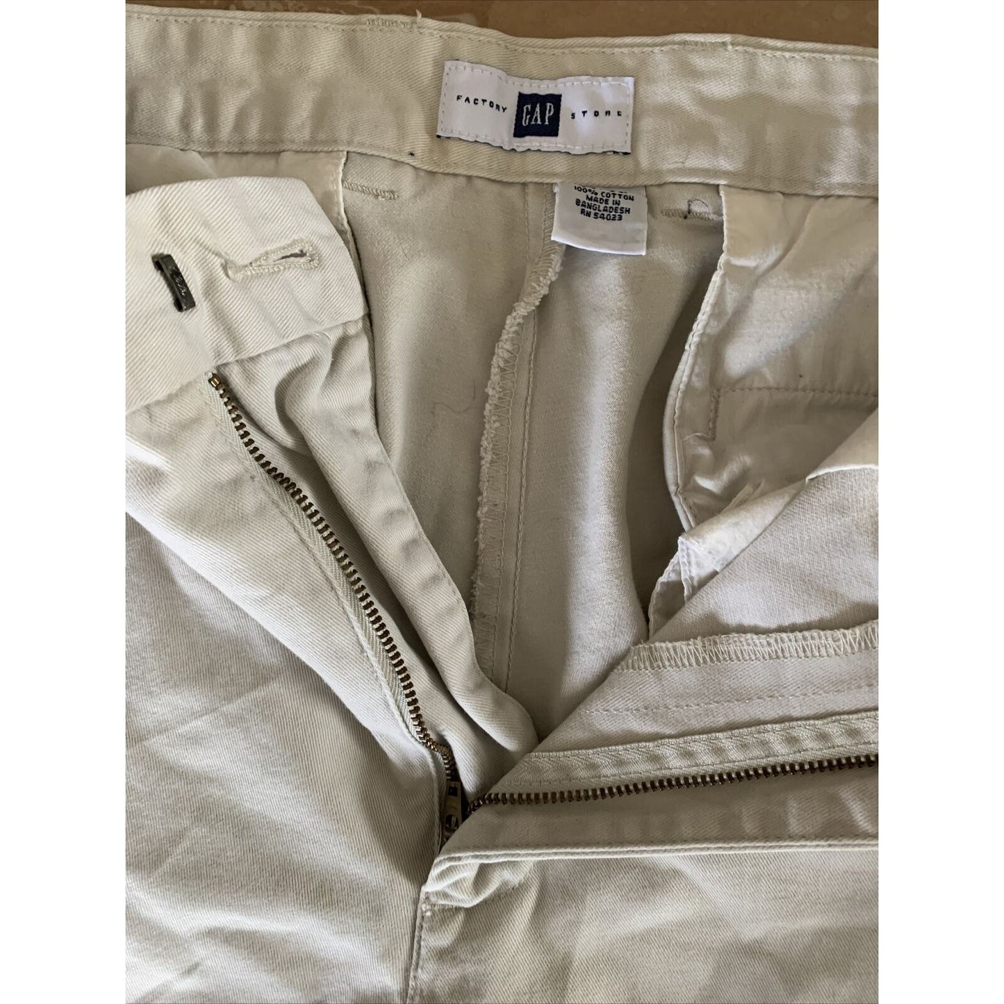 GAP Khaki Pants For Men 33x32 100% Cotton