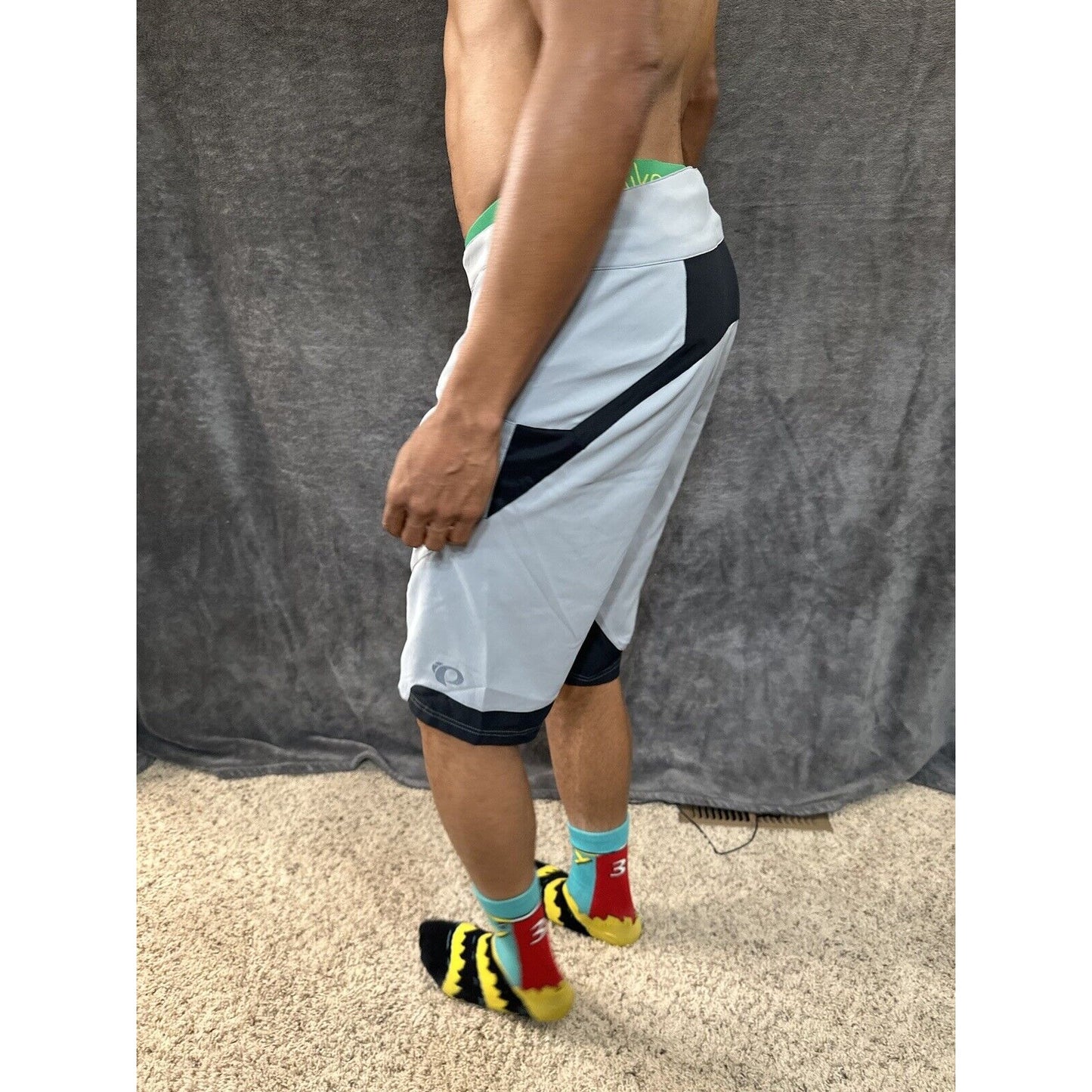 Men’s Gray Pearl Izumi Medium Shorts