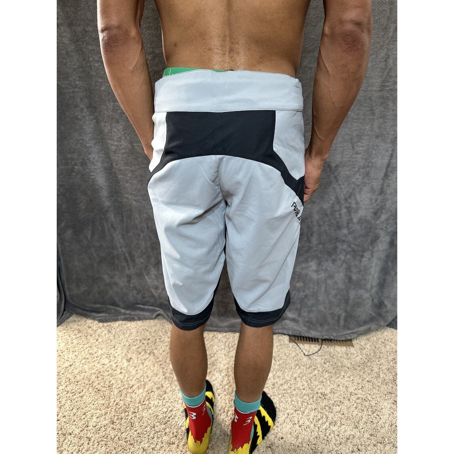 Men’s Gray Pearl Izumi Medium Shorts