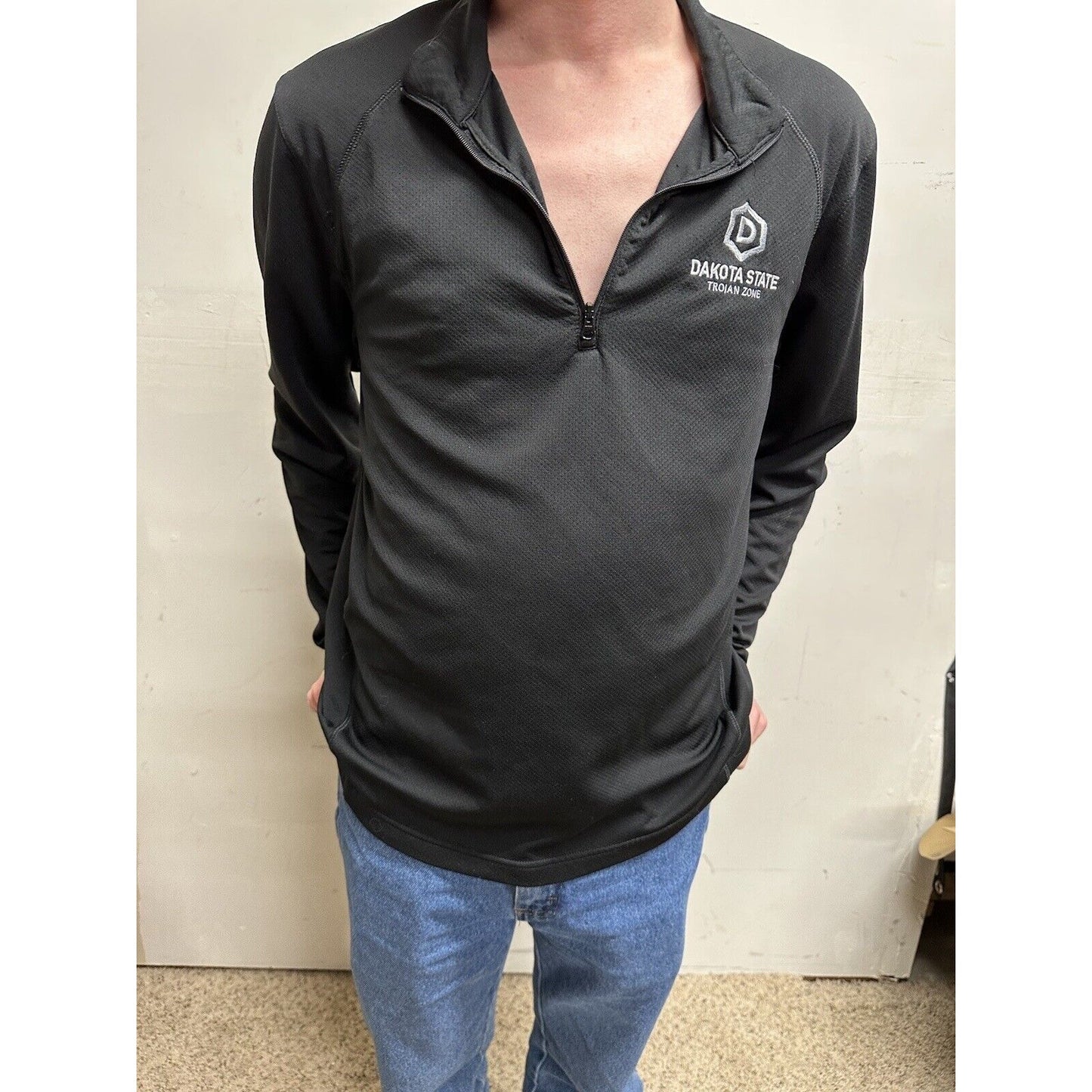 men’s dakota state trojan zone black 1/4 zip long sleeve pullover ~medium