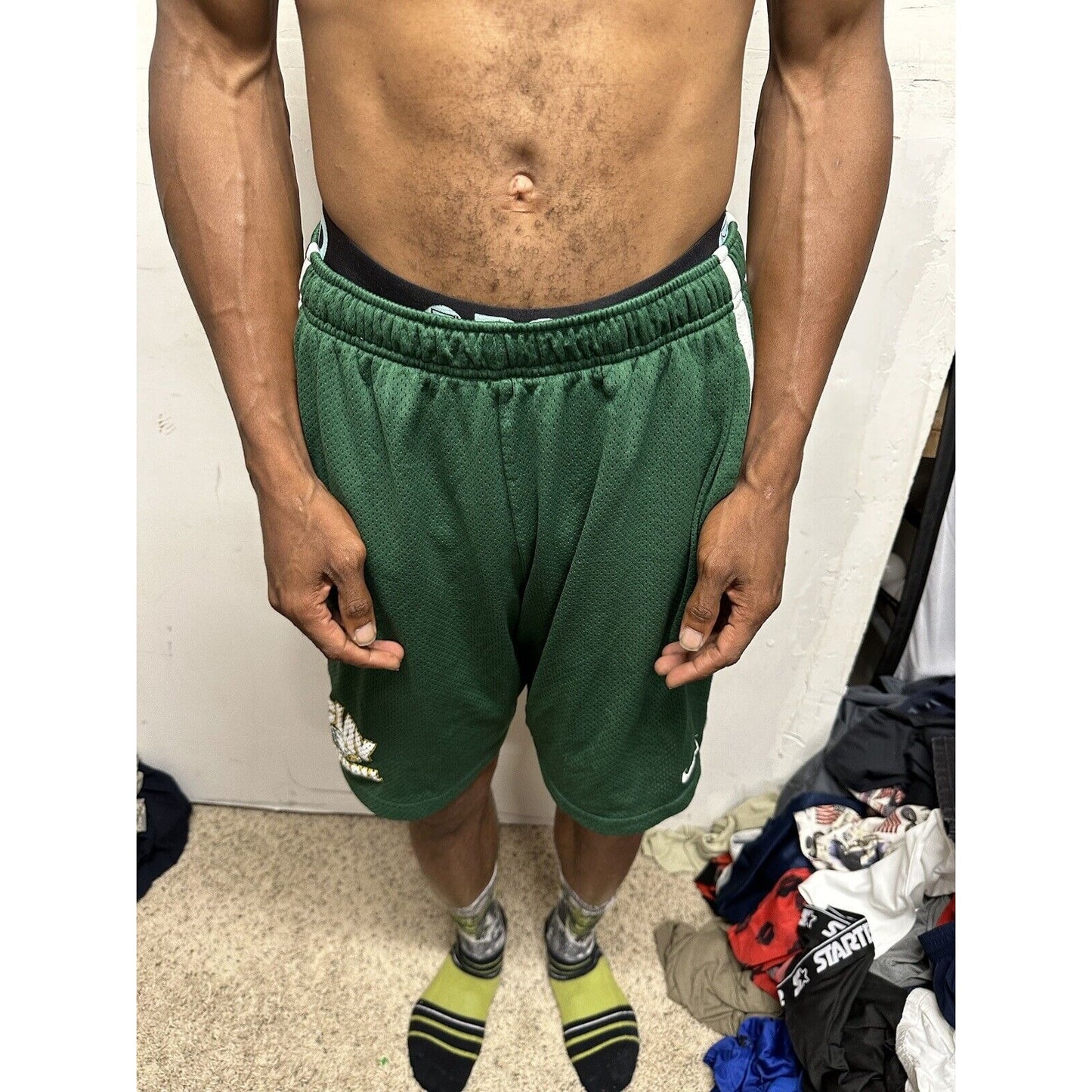 Men’s Large Nike Clay Football Green Athletic Shorts With Pockets