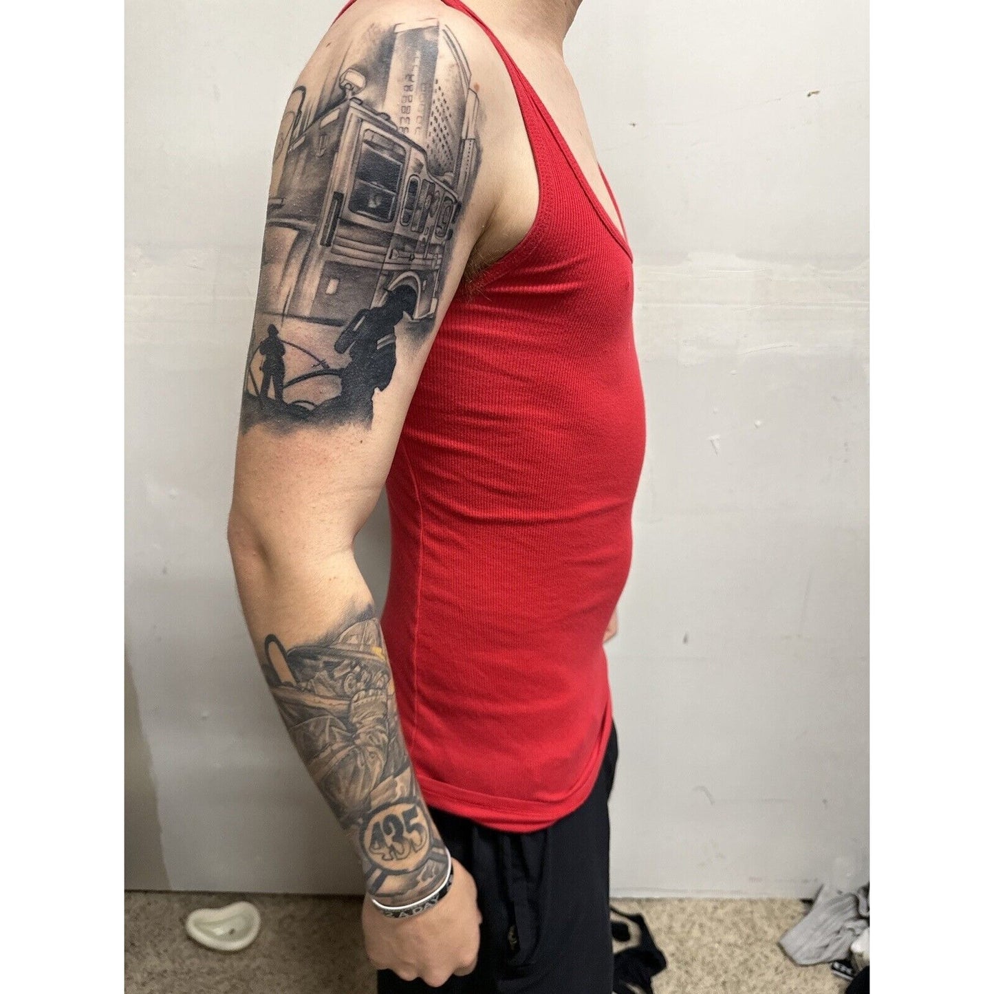 Men’s Large Red Mossimo Muscle Shirt Tank Top