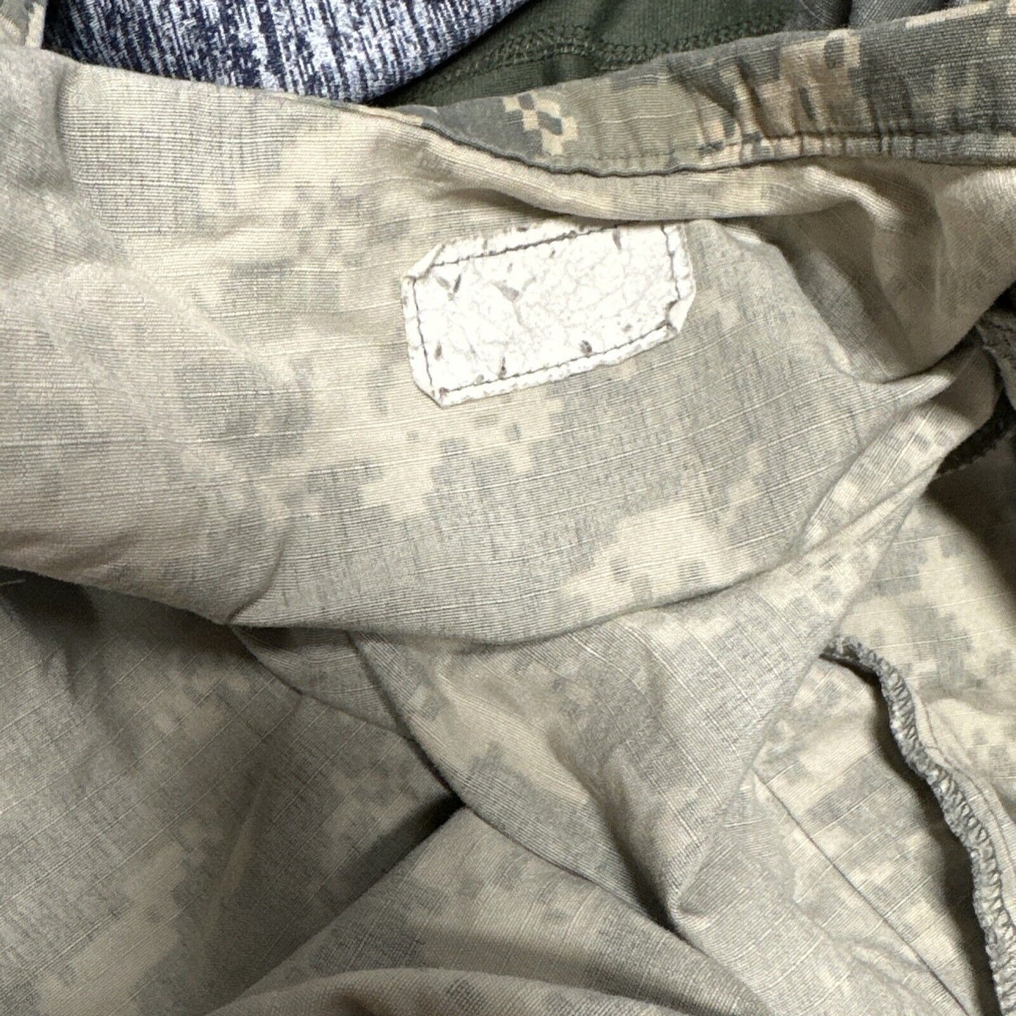 Men’s Army Combat Uniform Acu With Patches Fits Like A Medium Regular