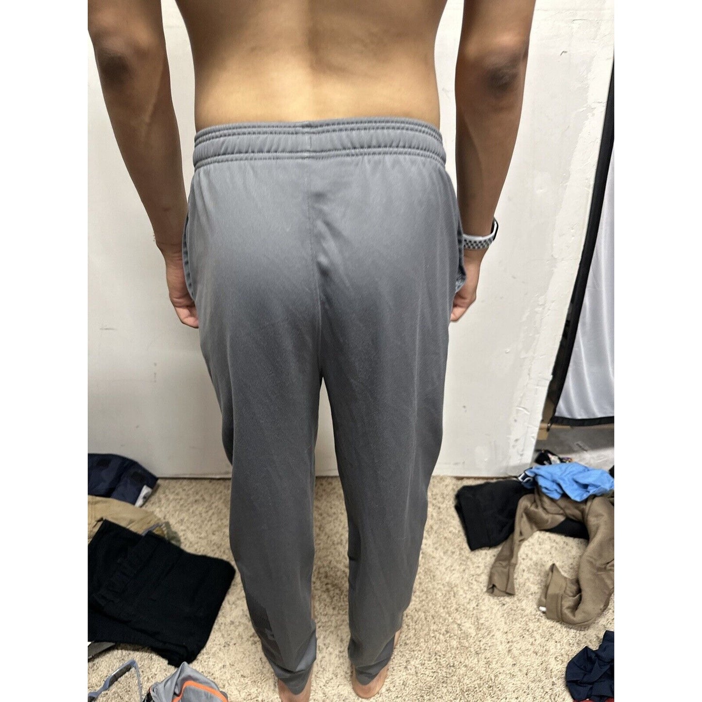 Boy’s Youth xL Grey Under Armour Fitted Sweat Pants