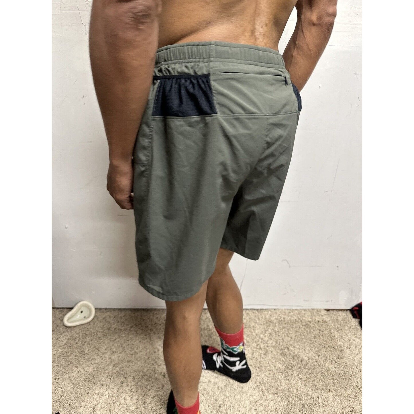 Men’s Large Road Runner Sports Grayish Olive Green Athletic Shorts