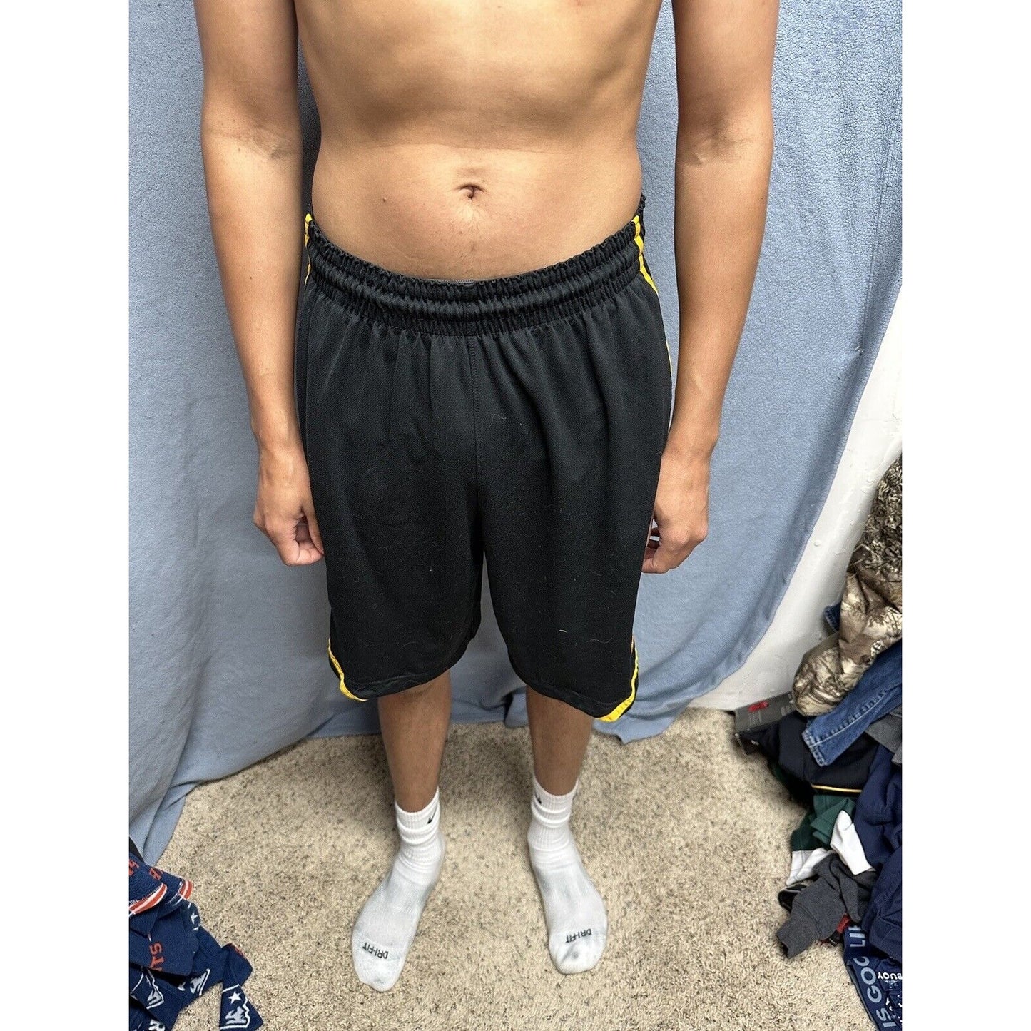 Men’s Nike XL Black And Yellow Dri Fit Shorts With Pockets
