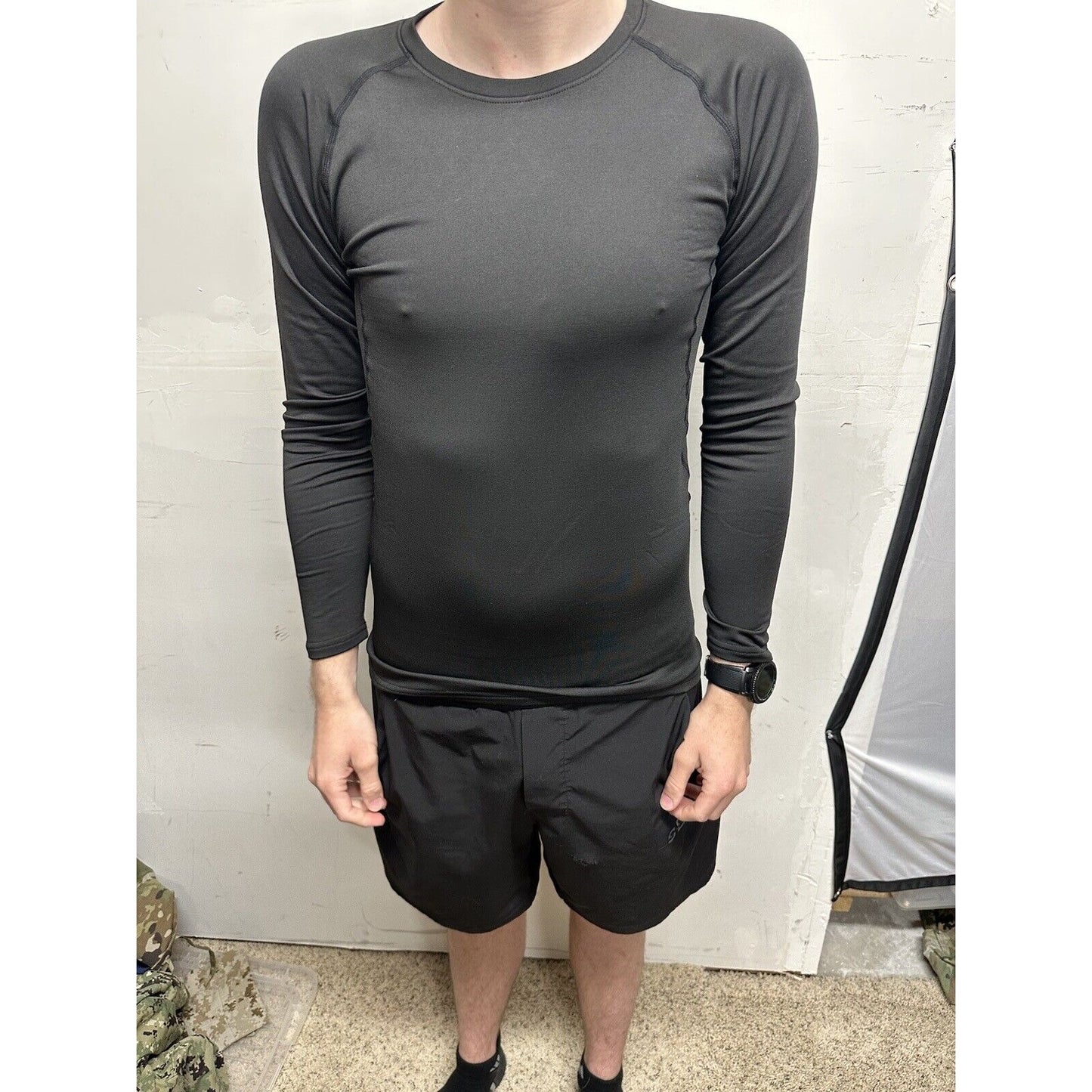 Men’s Black Medium Poly Spandex Long Sleeve Pull Over Athletic Shirt