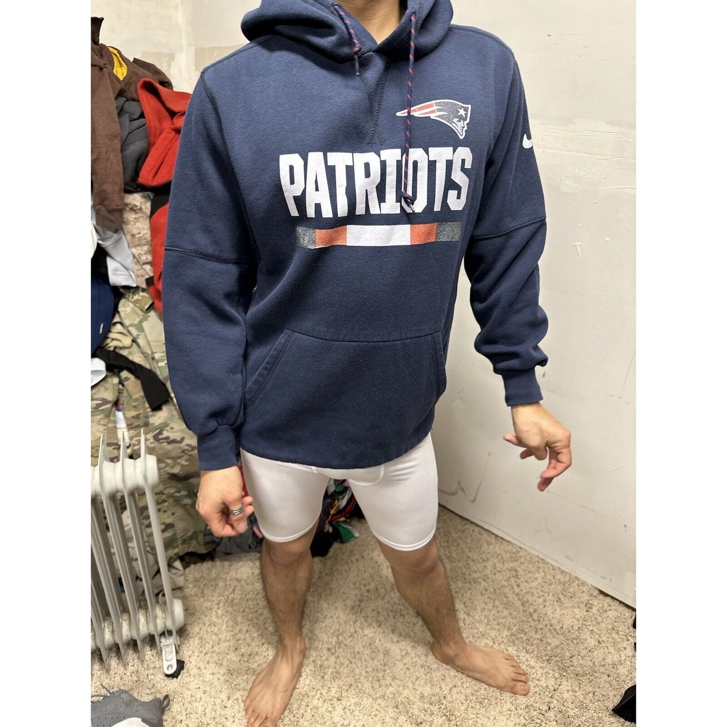 Men’s Patriots Pullover Hoodie Fits Like A Tight Medium