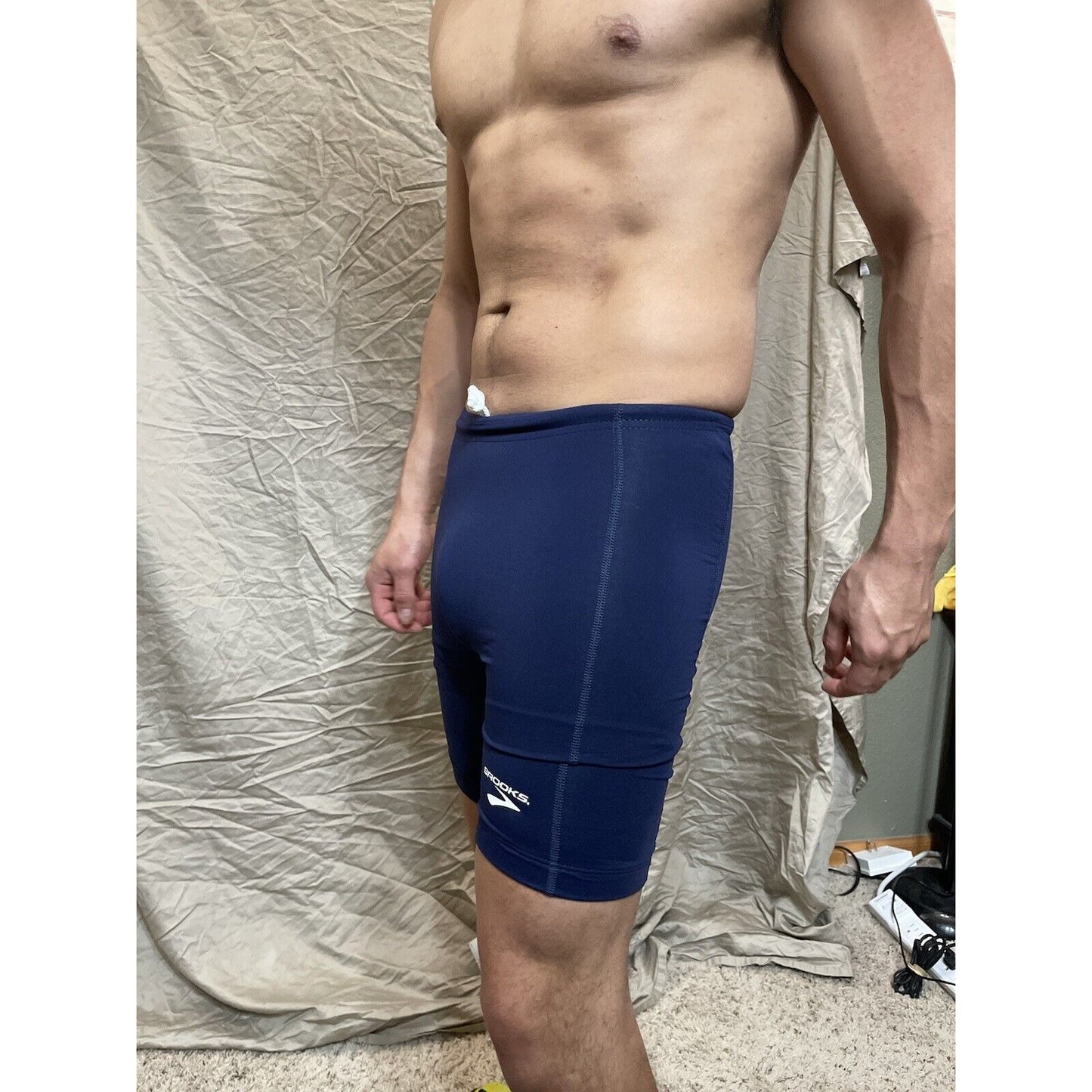 Men's brooks nylon spandex Navy Blue small compression shorts