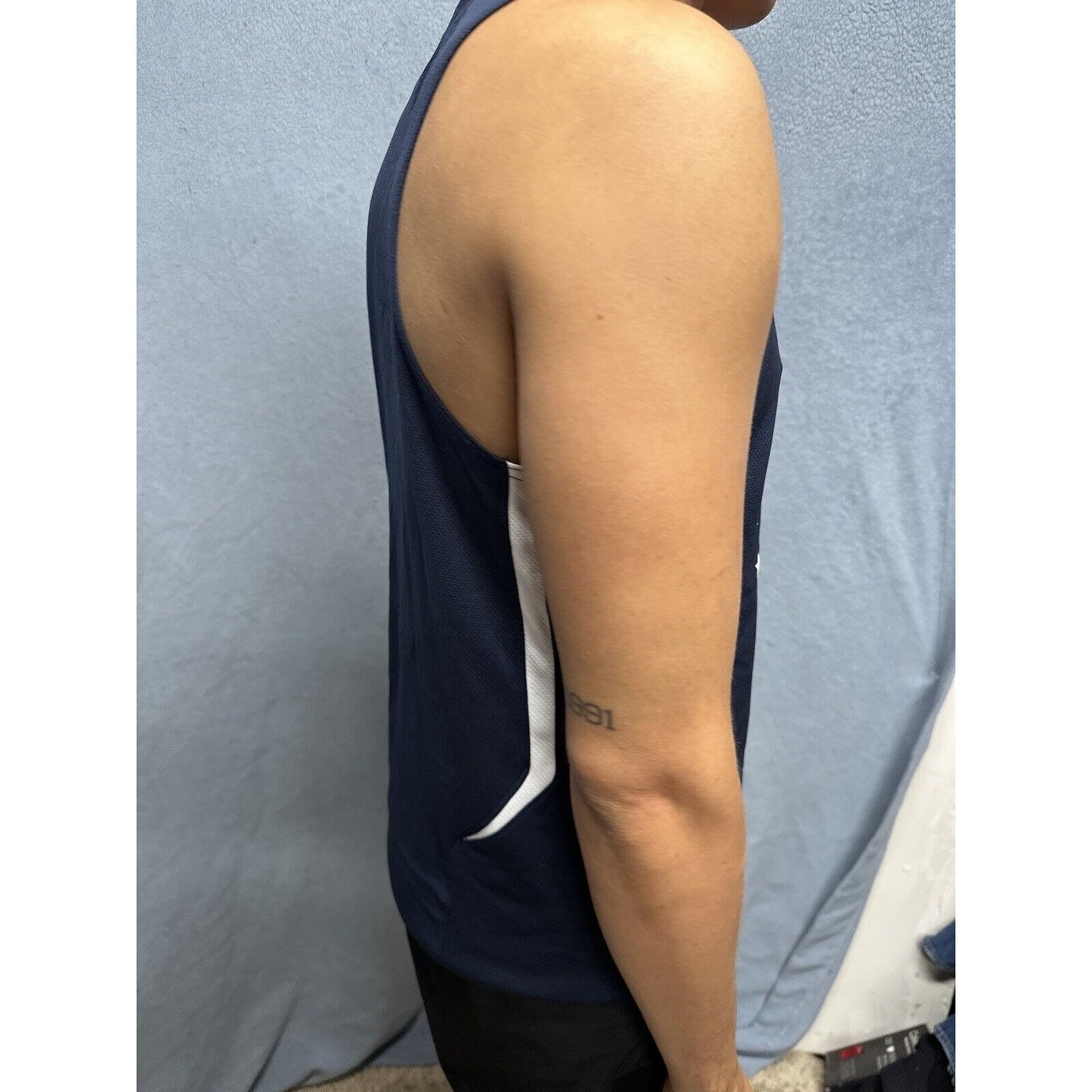 Men’s Blue Under Armour Muscle Shirt Tank Top Shirt Large