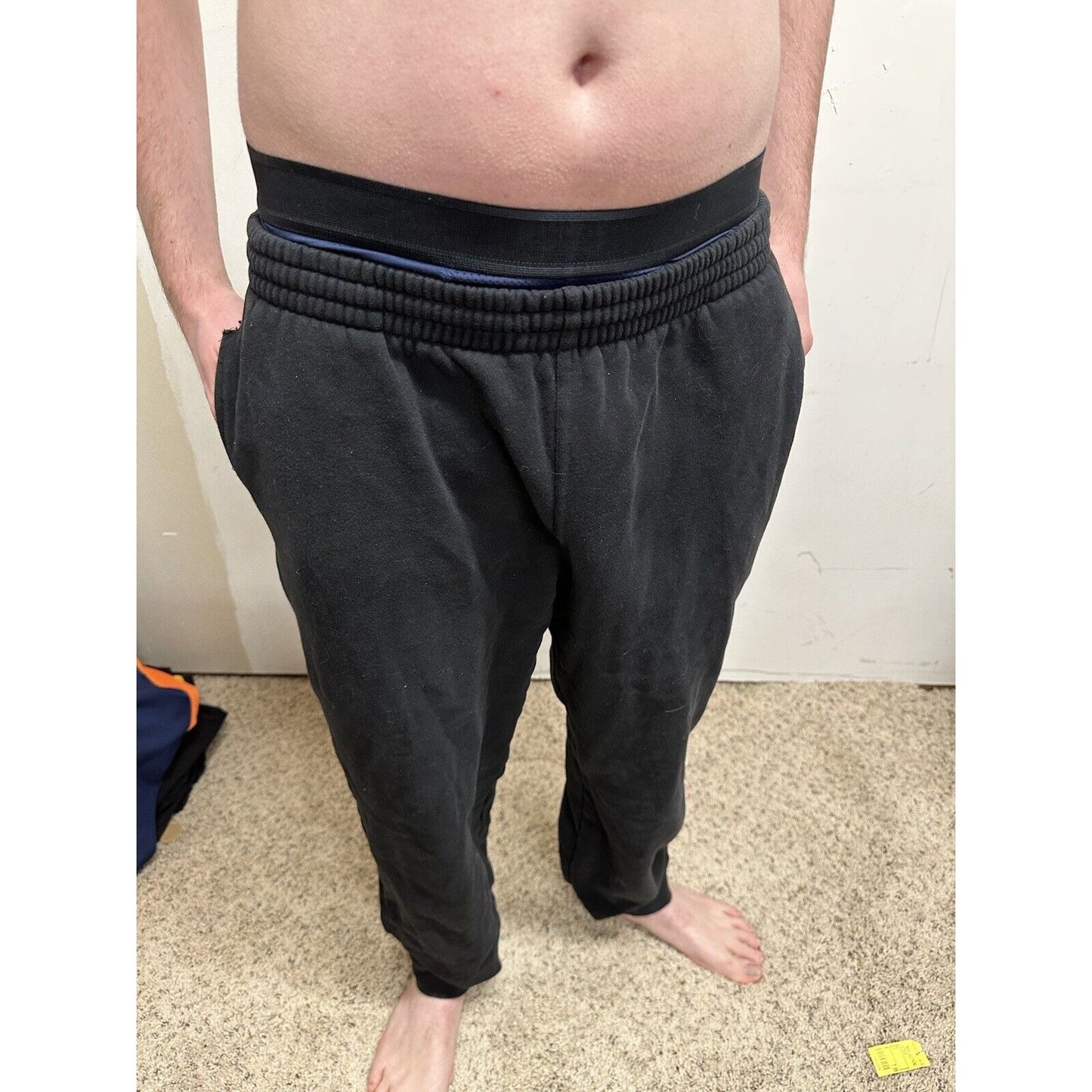 men’s black fila medium sweat pants with pockets
