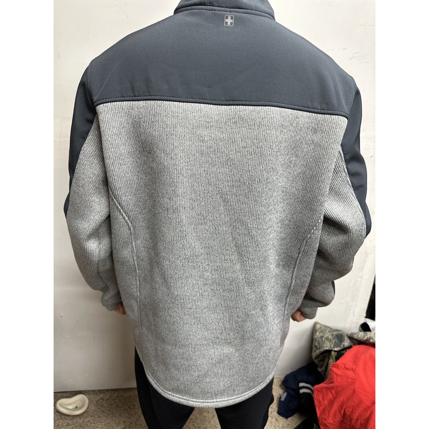 Men’s Large Swiss Tech Gray 42-44 Full Zip Jacket