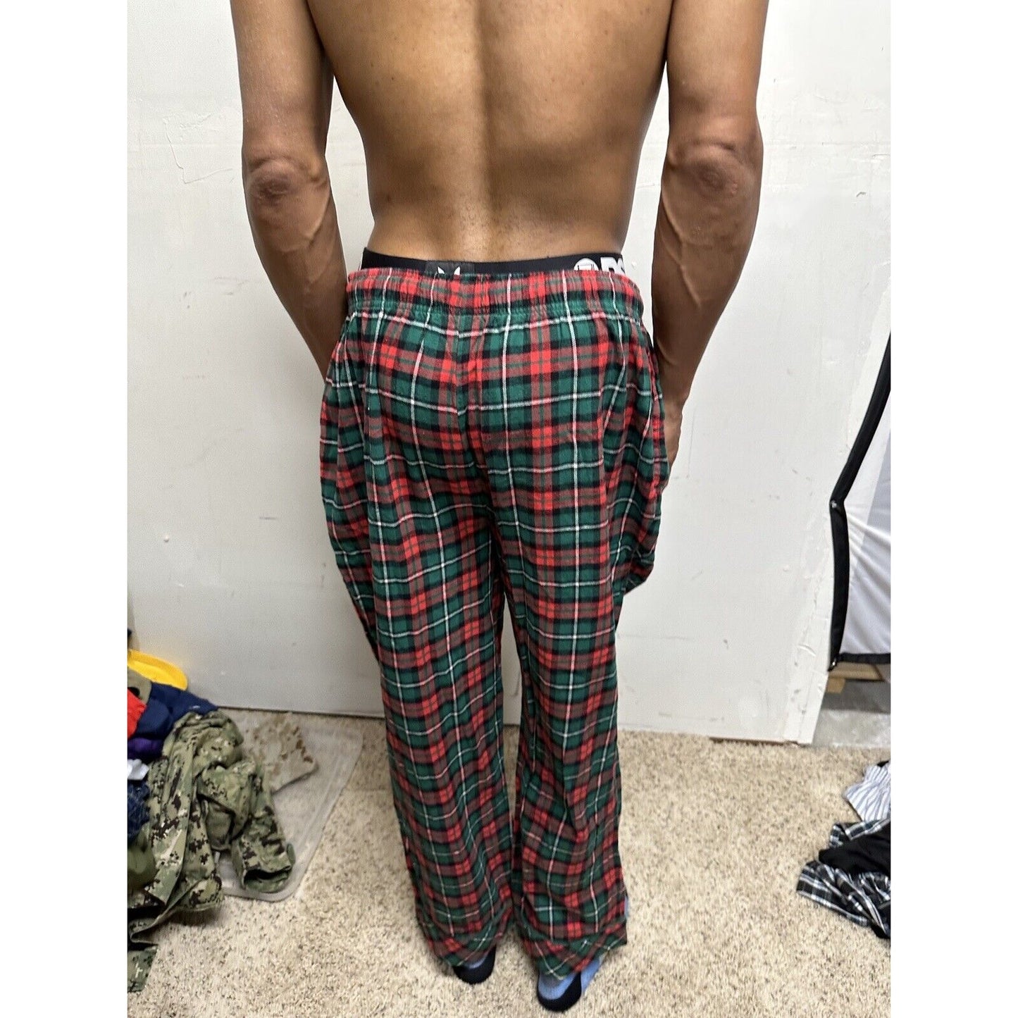 Men’s Red And Green Plaid Pajamgram Large Lounge Pants Pajamas