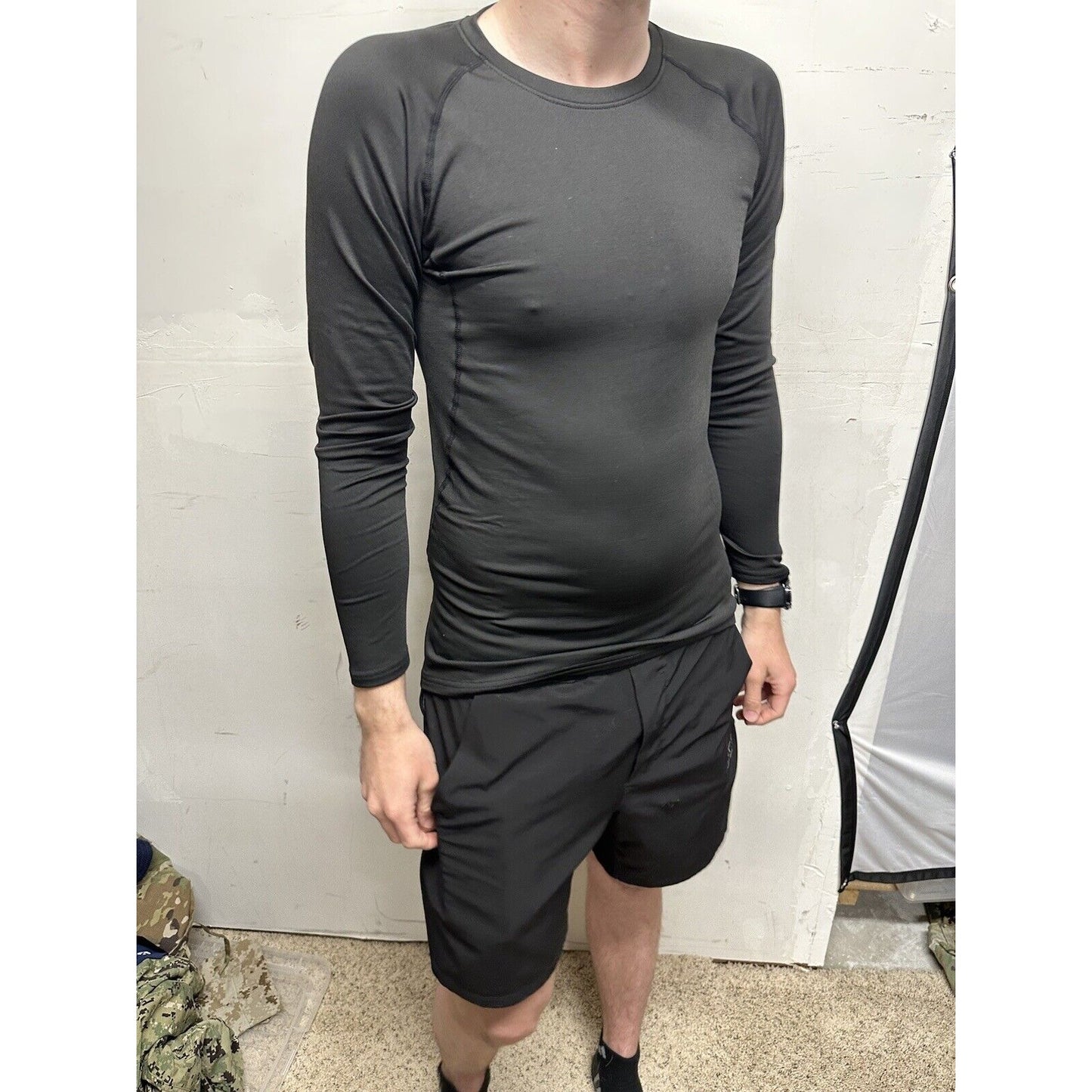 Men’s Black Medium Poly Spandex Long Sleeve Pull Over Athletic Shirt