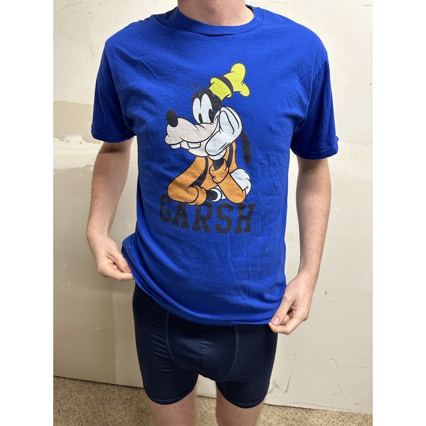men’s goofy royal blue short sleeve disney tshirt medium- Garsh!