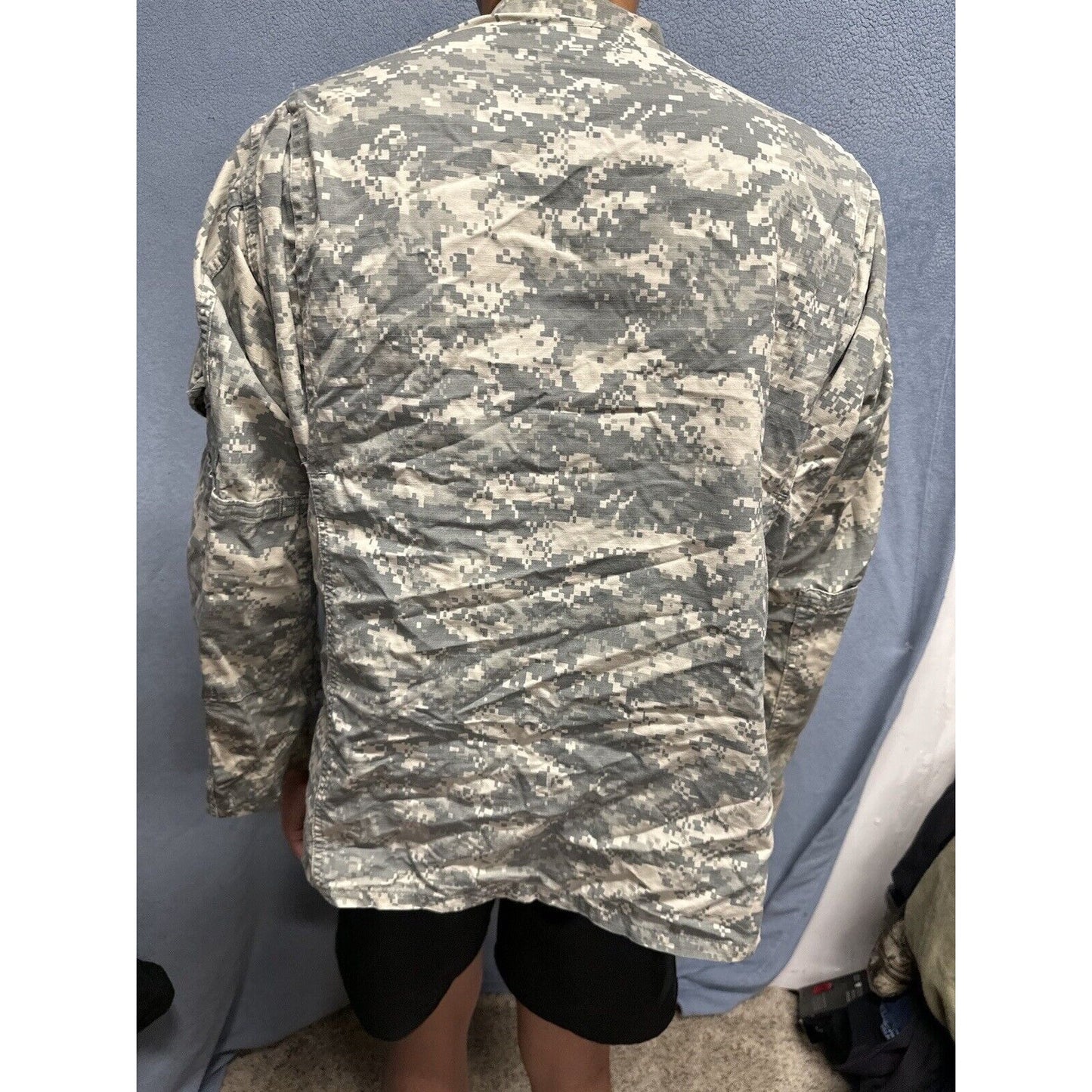 Men’s Army Combat Uniform Acu With Patches Fits Like A Medium Regular
