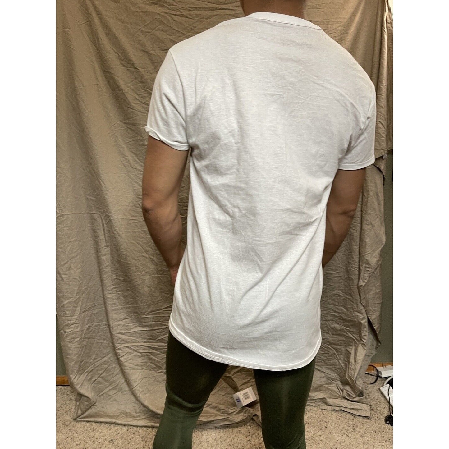 Men's White Fruit of the loom v-neck undershirt tshirt medium