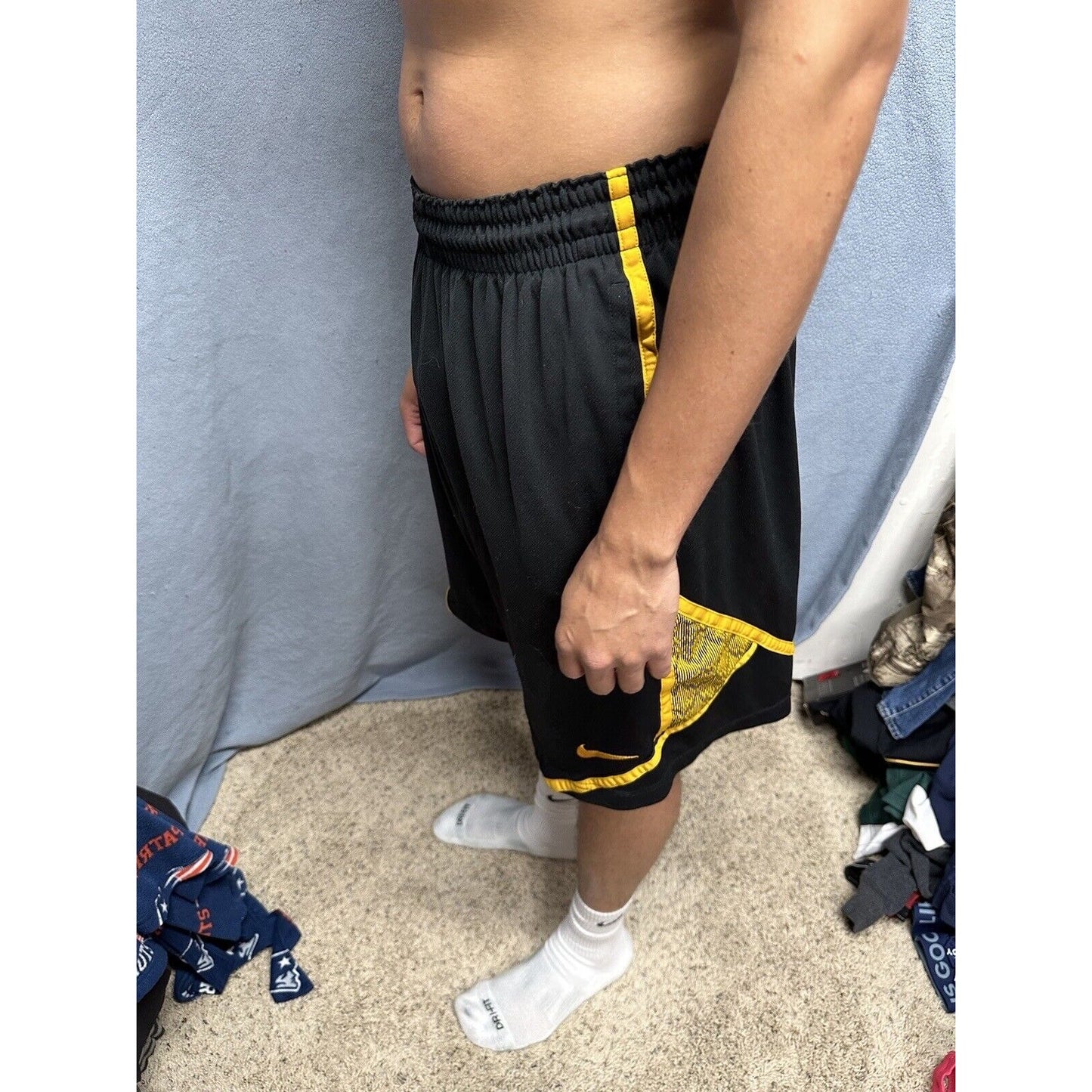 Men’s Nike XL Black And Yellow Dri Fit Shorts With Pockets