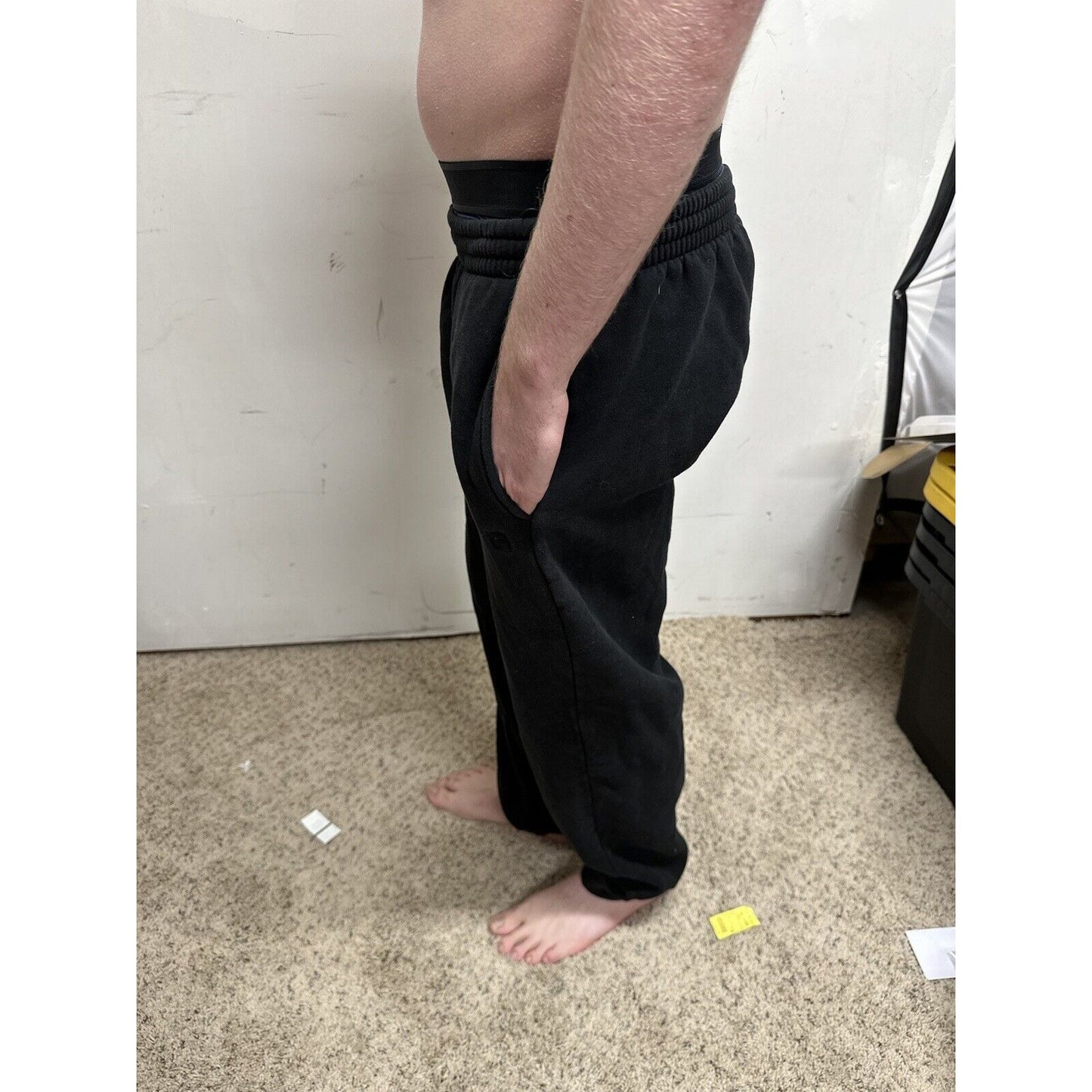 men’s black fila medium sweat pants with pockets