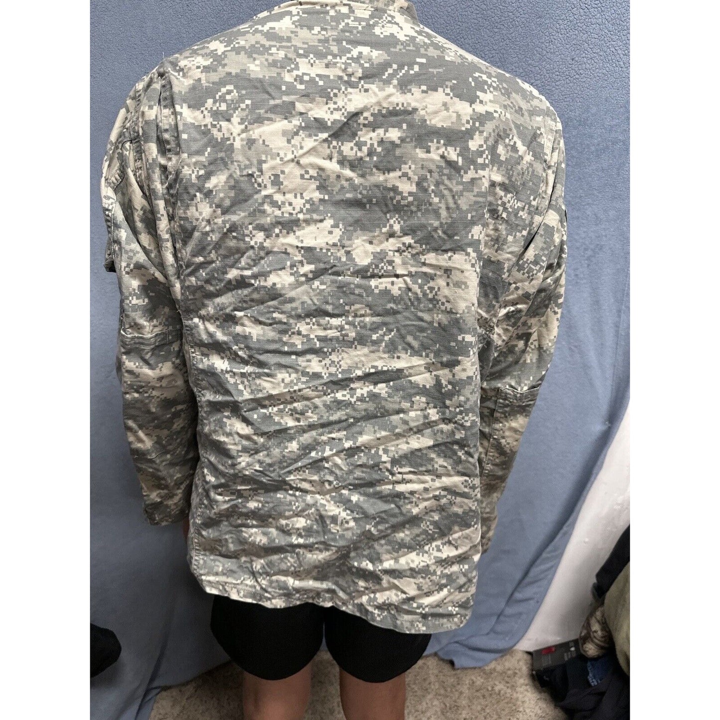 Men’s Army Combat Uniform Acu With Patches Fits Like A Medium Regular