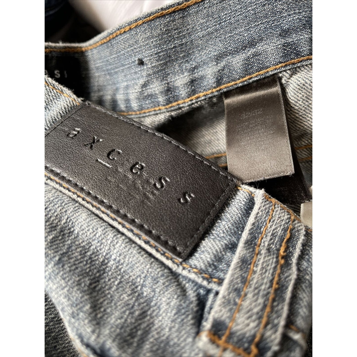 Axcess Clairborne Blue jeans men's straight fit 32 x 32 good condition