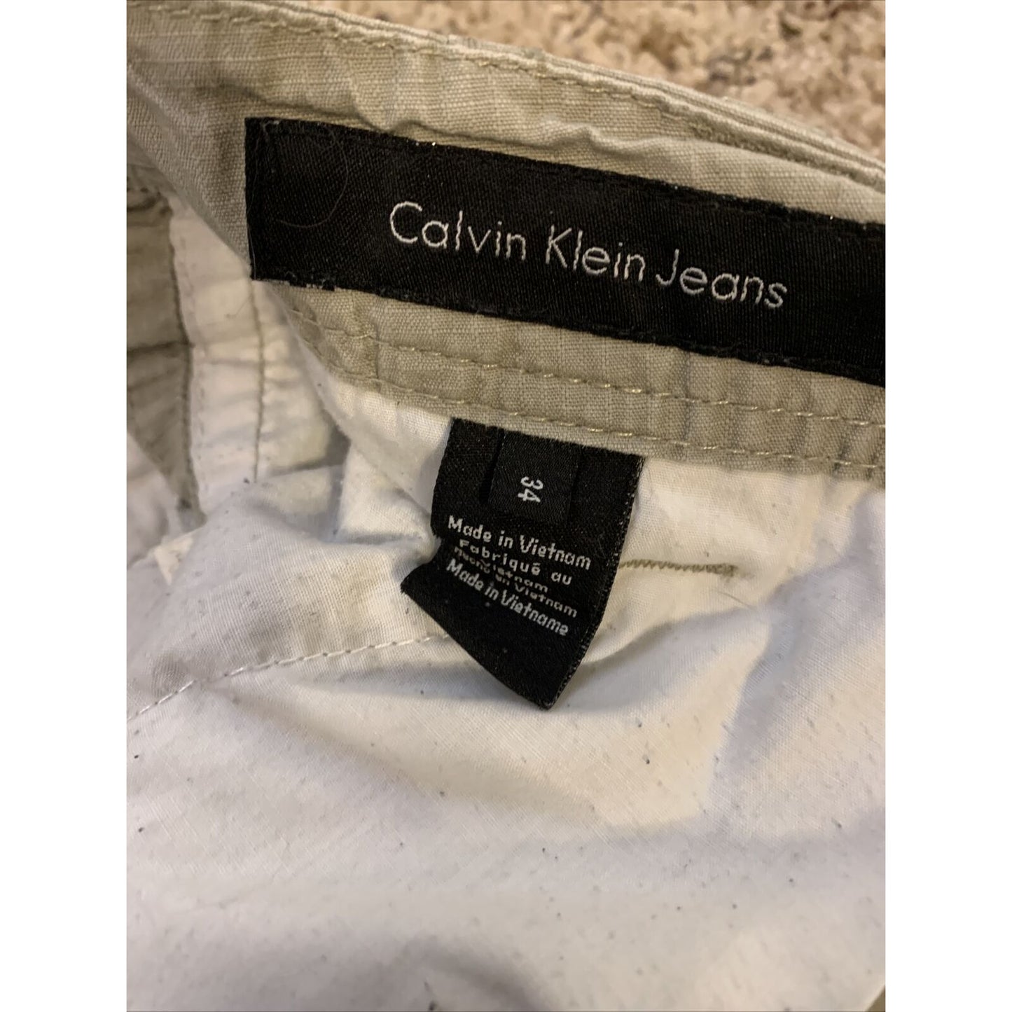Calvin Klein Jeans cargo shorts size 34 6 pockets. Grey color