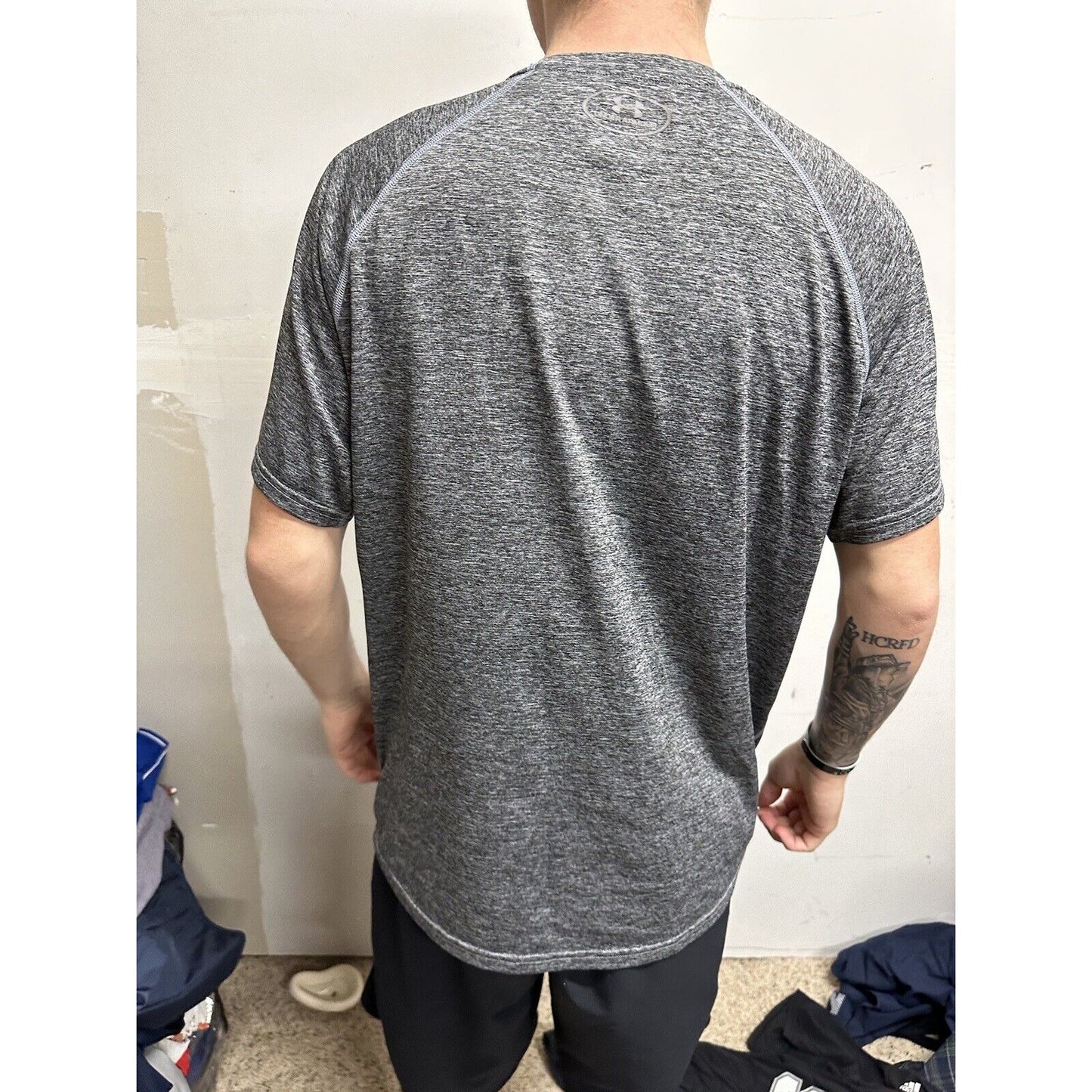 Men’s Gray Under Armour Run Fitted Large Athletic Shirt