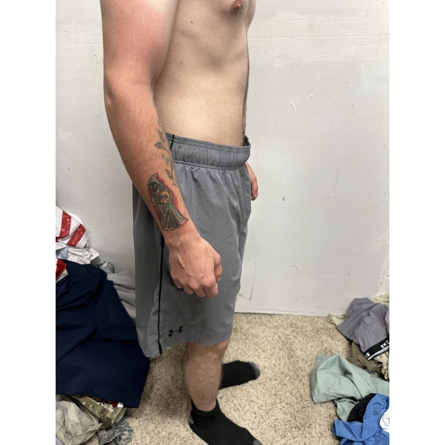Men’s Large Under Armour Gray Shorts With Pockets Athletic