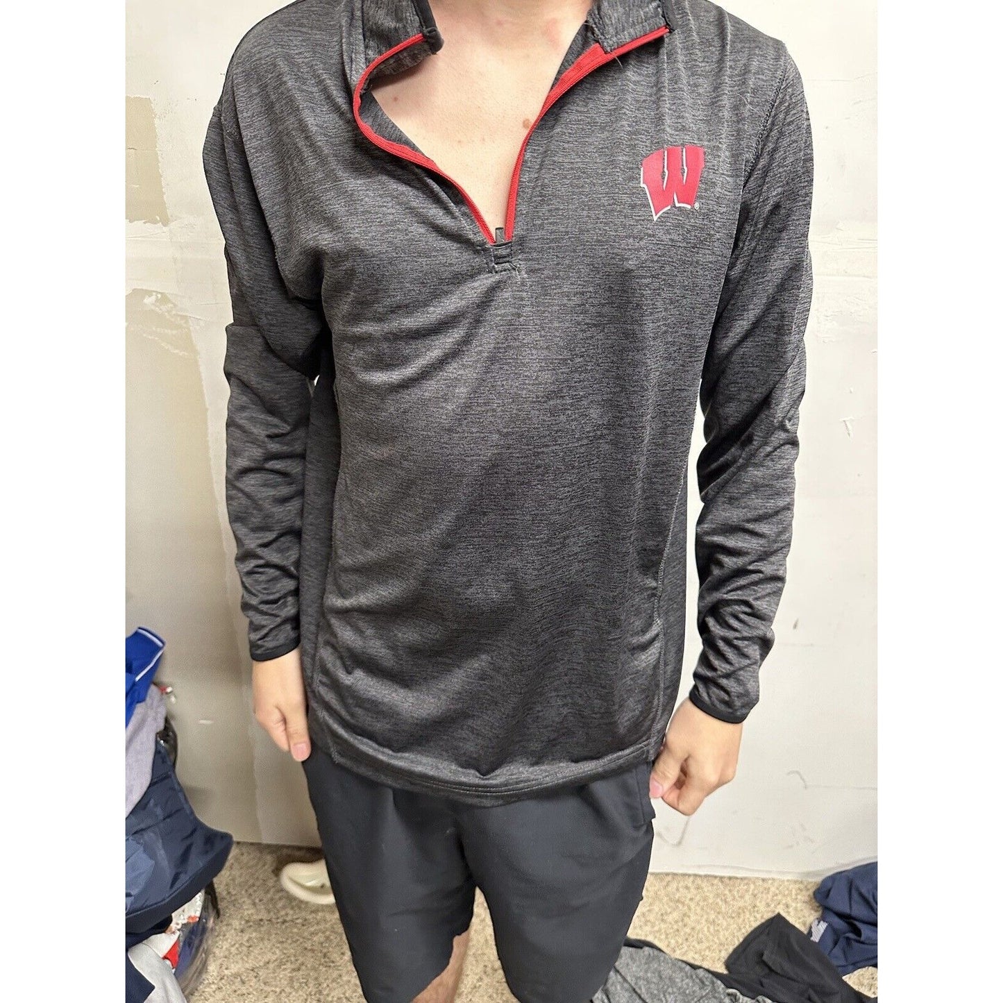 Men’s Gray University Of Wisconsin Colosseum Small 1/4 Zip Pullover Jacket