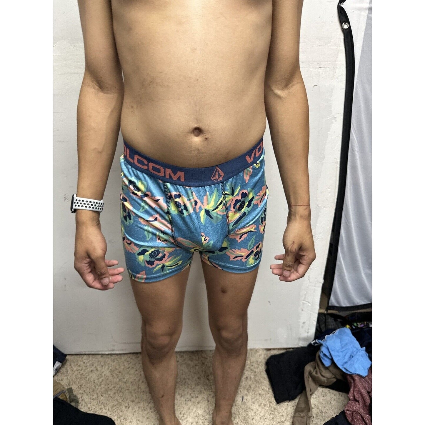 Men’s Small Volcom Floral Boxer Briefs 10% Spandex