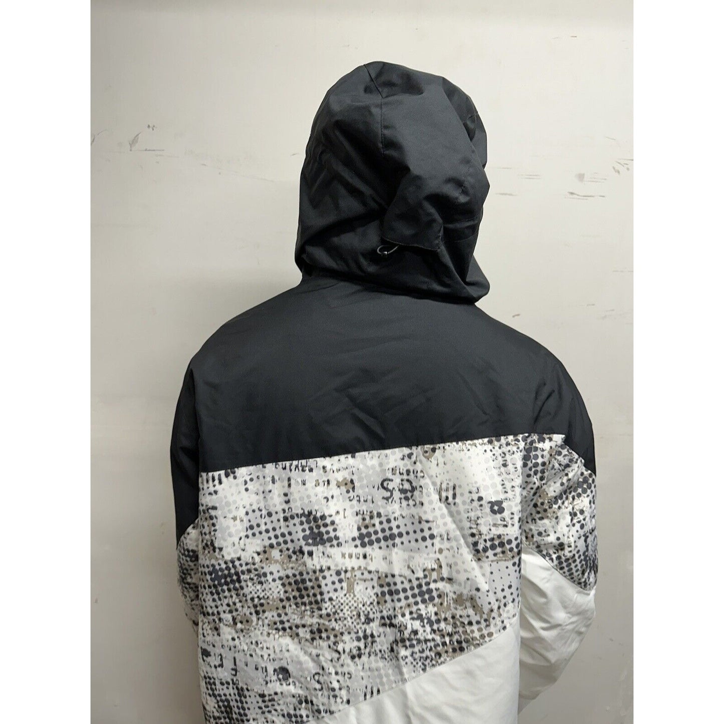 Men’s Large Black And White Snow Technology Body Glove Jacket