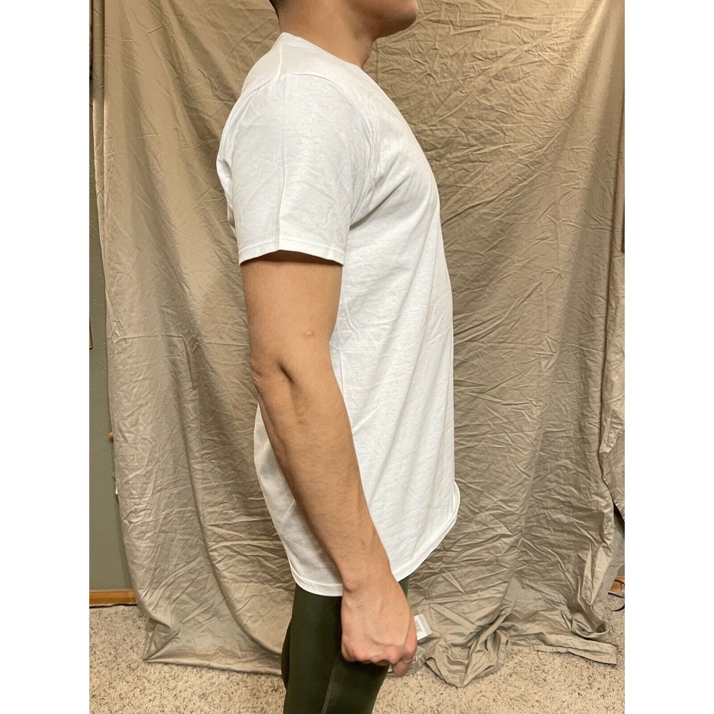 Men's White Fruit of the loom v-neck undershirt tshirt medium