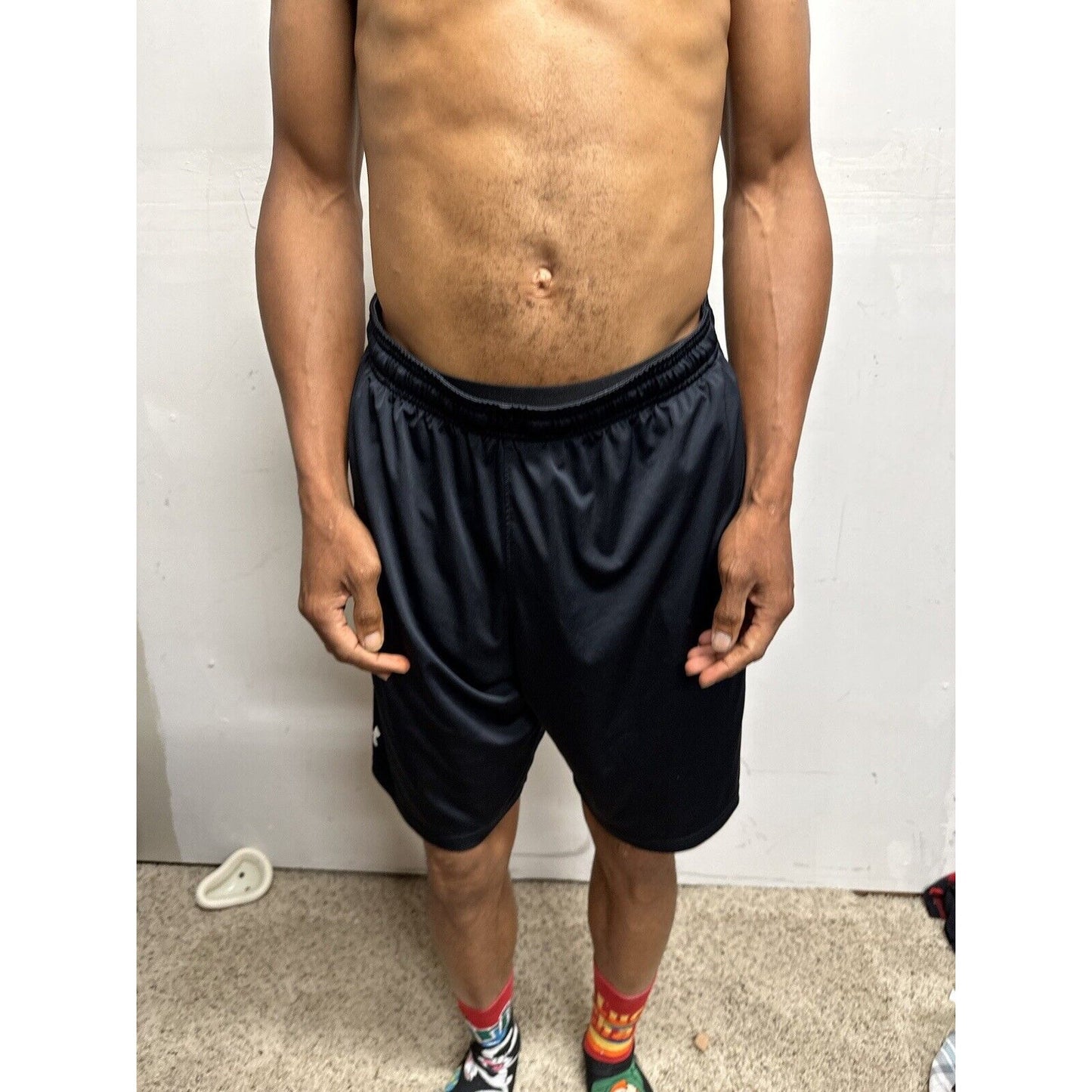 Men’s Under Armour Large Black Loose Athletic Shorts With Pockets