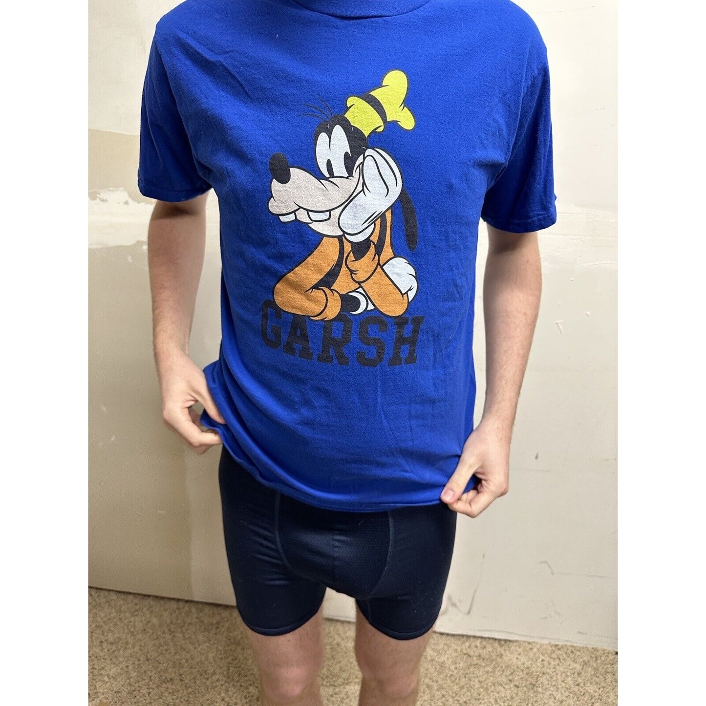 men’s goofy royal blue short sleeve disney tshirt medium- Garsh!