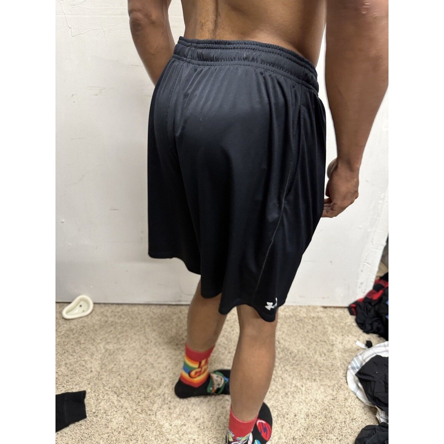 Men’s Under Armour Large Black Loose Athletic Shorts With Pockets