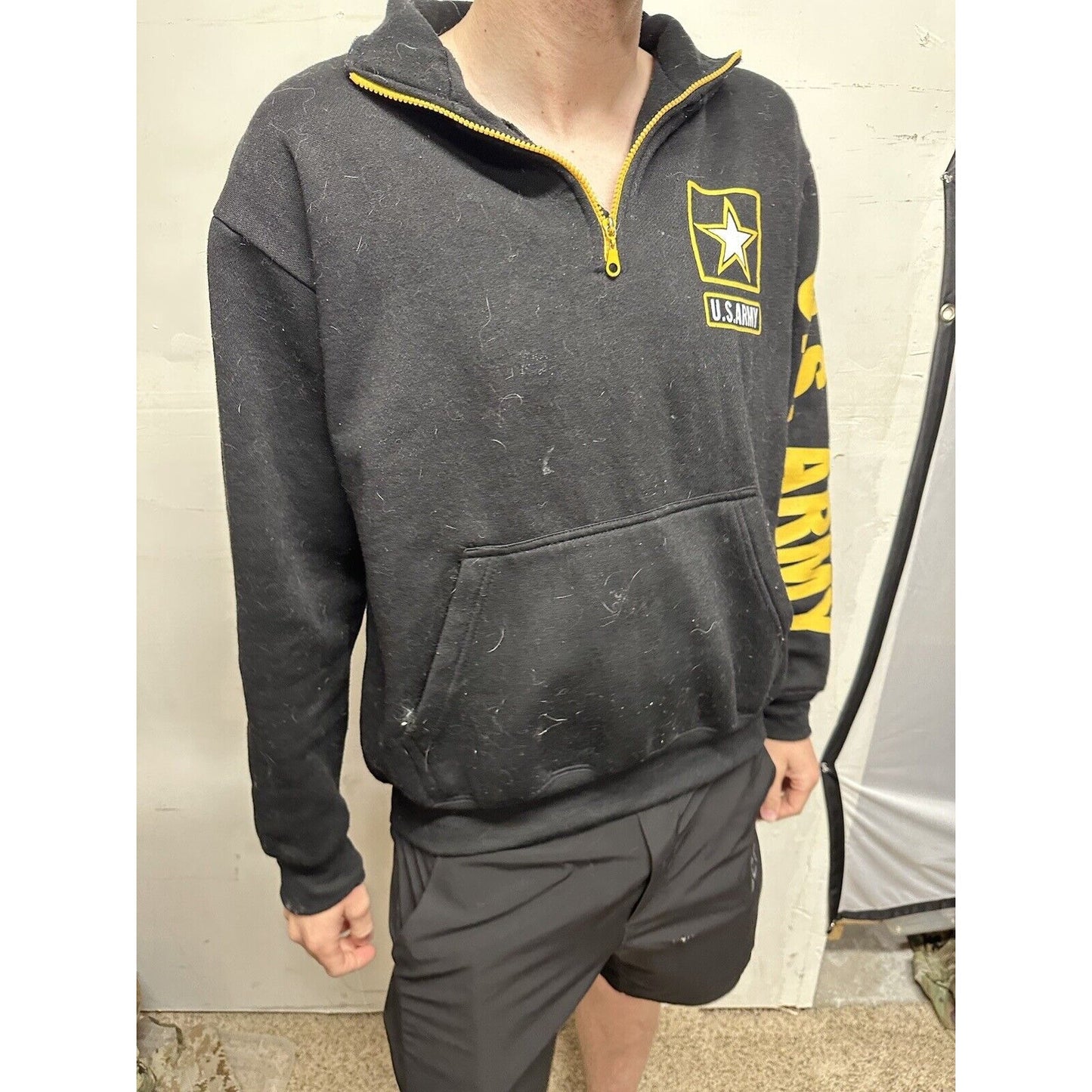 Men’s Black Medium Us Army 1/4 Zip Poly Cotton Pullover Sweater