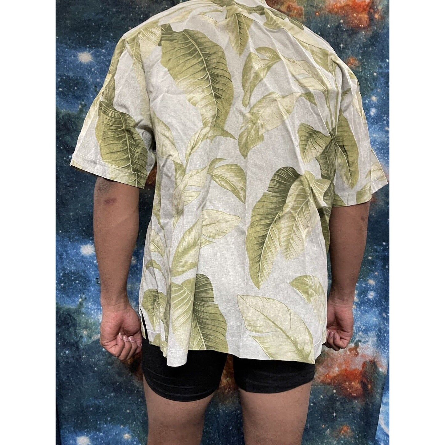 Jamaica Jaxx Men Size L Hawaiian Aloha Shirt Silk Green Leaves print on it 2702