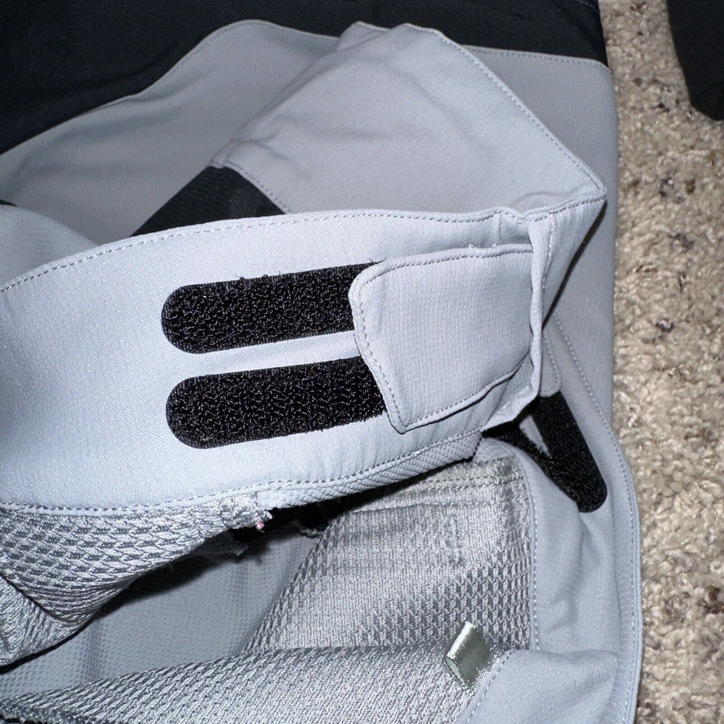 Men’s Gray Pearl Izumi Medium Shorts