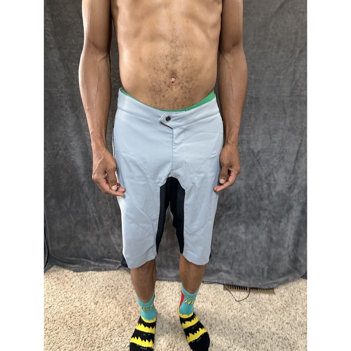 Men’s Gray Pearl Izumi Medium Shorts