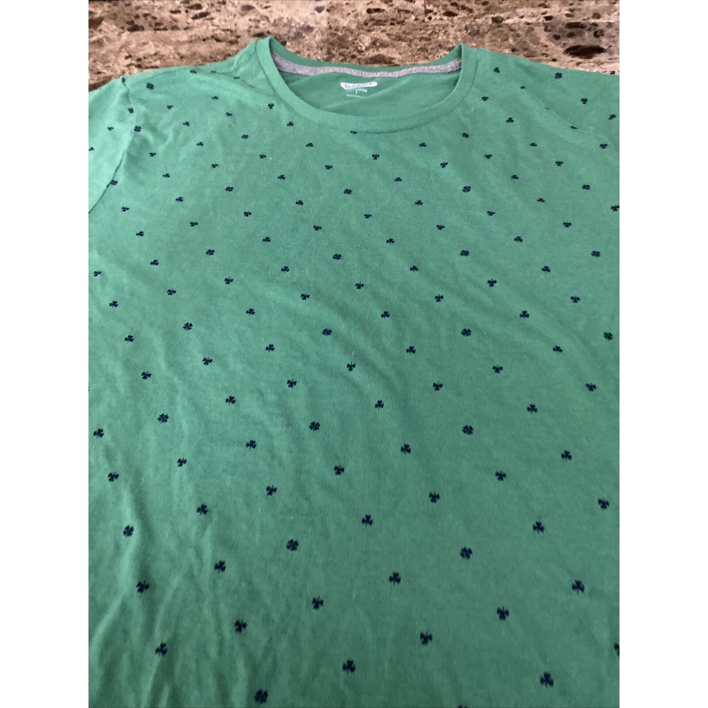 Old Navy Men’s Large Green Shamrocks for St. Patrick’s Day Soft-washed T-shirt