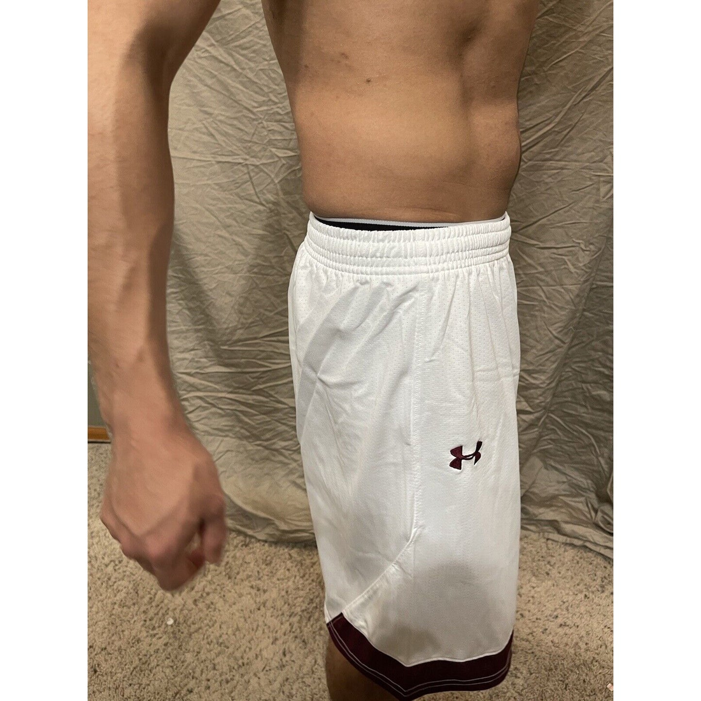 Boy's under armour Youth XL white and Maroon Lacrosse style shorts no pockets