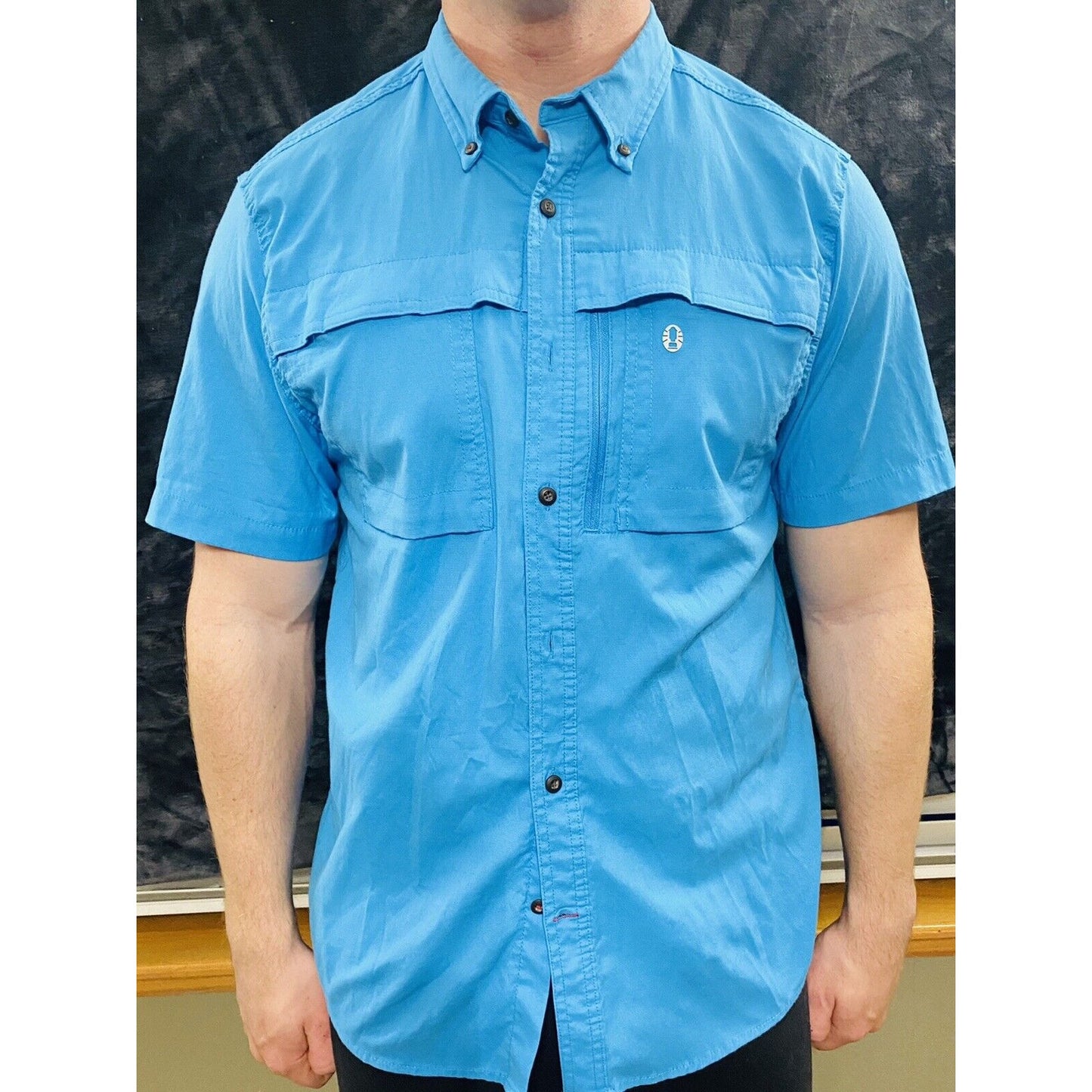 Coleman The Outdoor Company Men’s Large Bright Sky Blue Button-down Short Sleeve